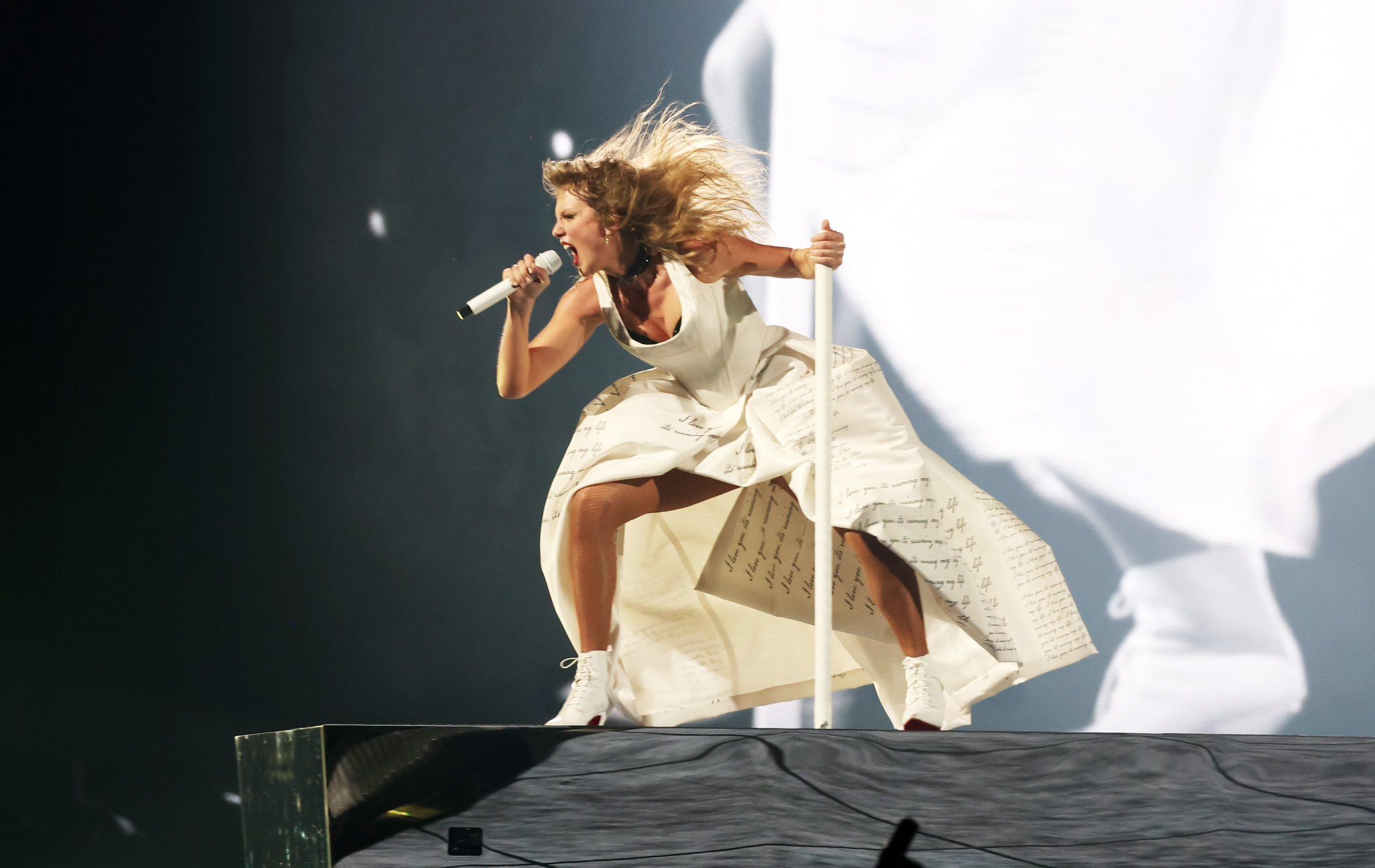TAYLOR SWIFT