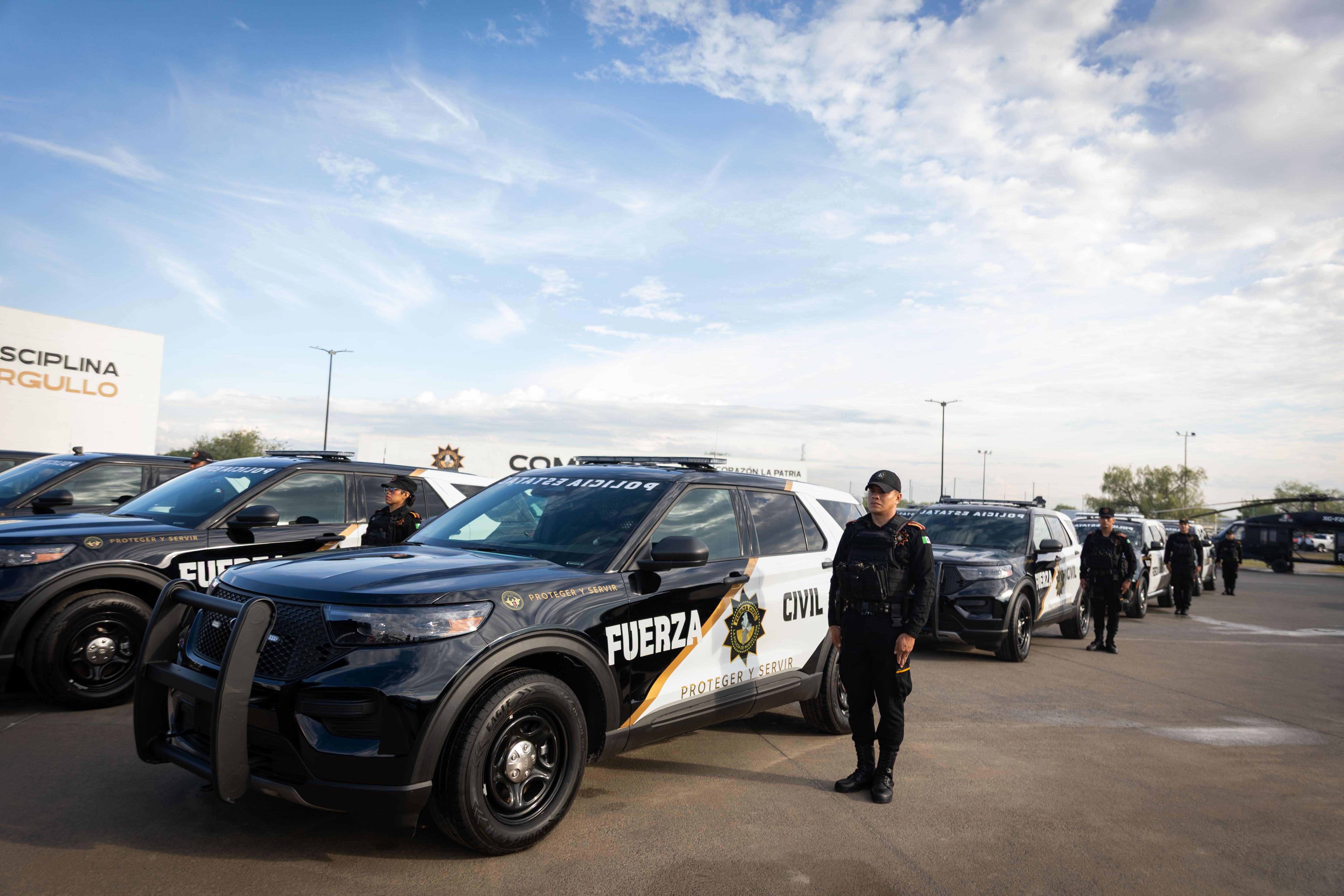 TOMA PROTESTA GOBERNADOR A 200 POLIC_AS DE FUERZA CIVIL Y PRESENTA NUEVA DIVISI_N DE CAMINOS 05.JPG