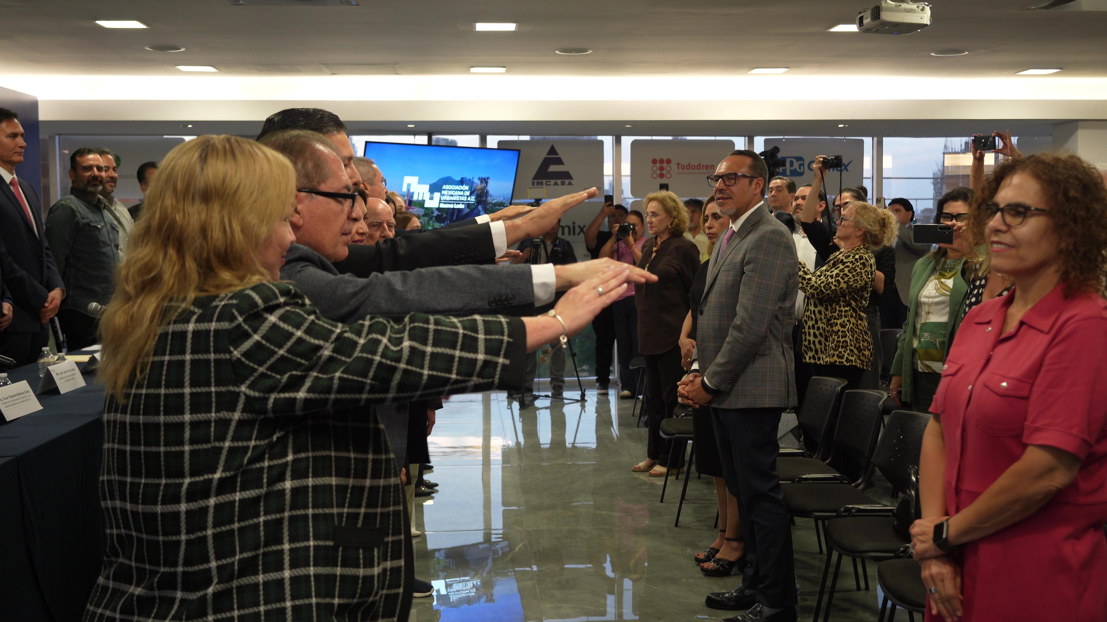 Tienen urbanistas de Nuevo León nuevo presidente