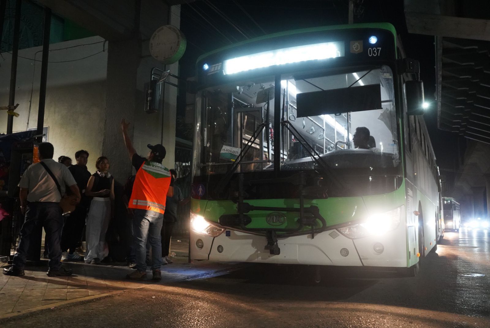 Tras suspensión del Metro; repondrán servicio con 150 camiones