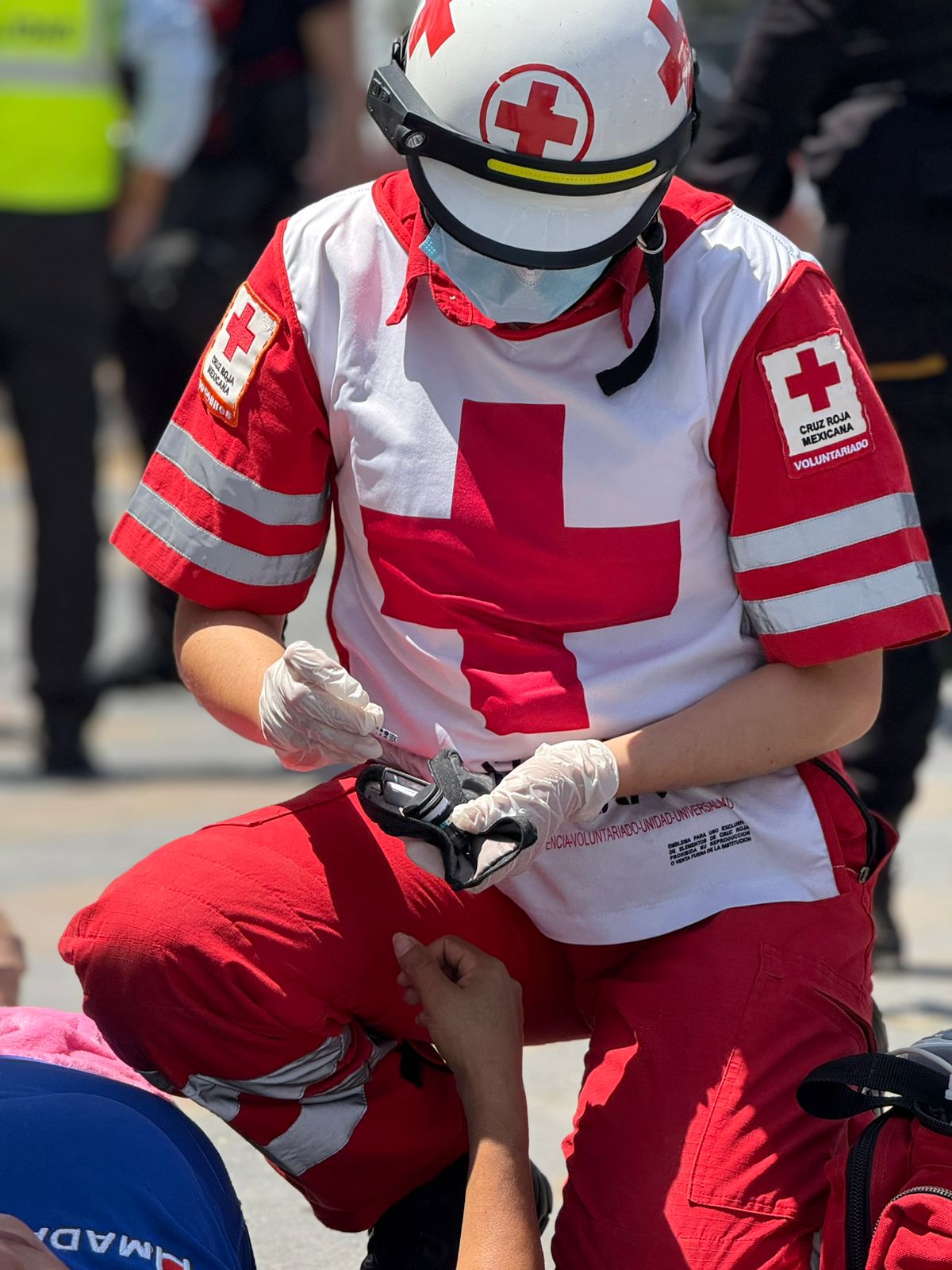 Tres mujeres resultan lesionadas tras volcadura