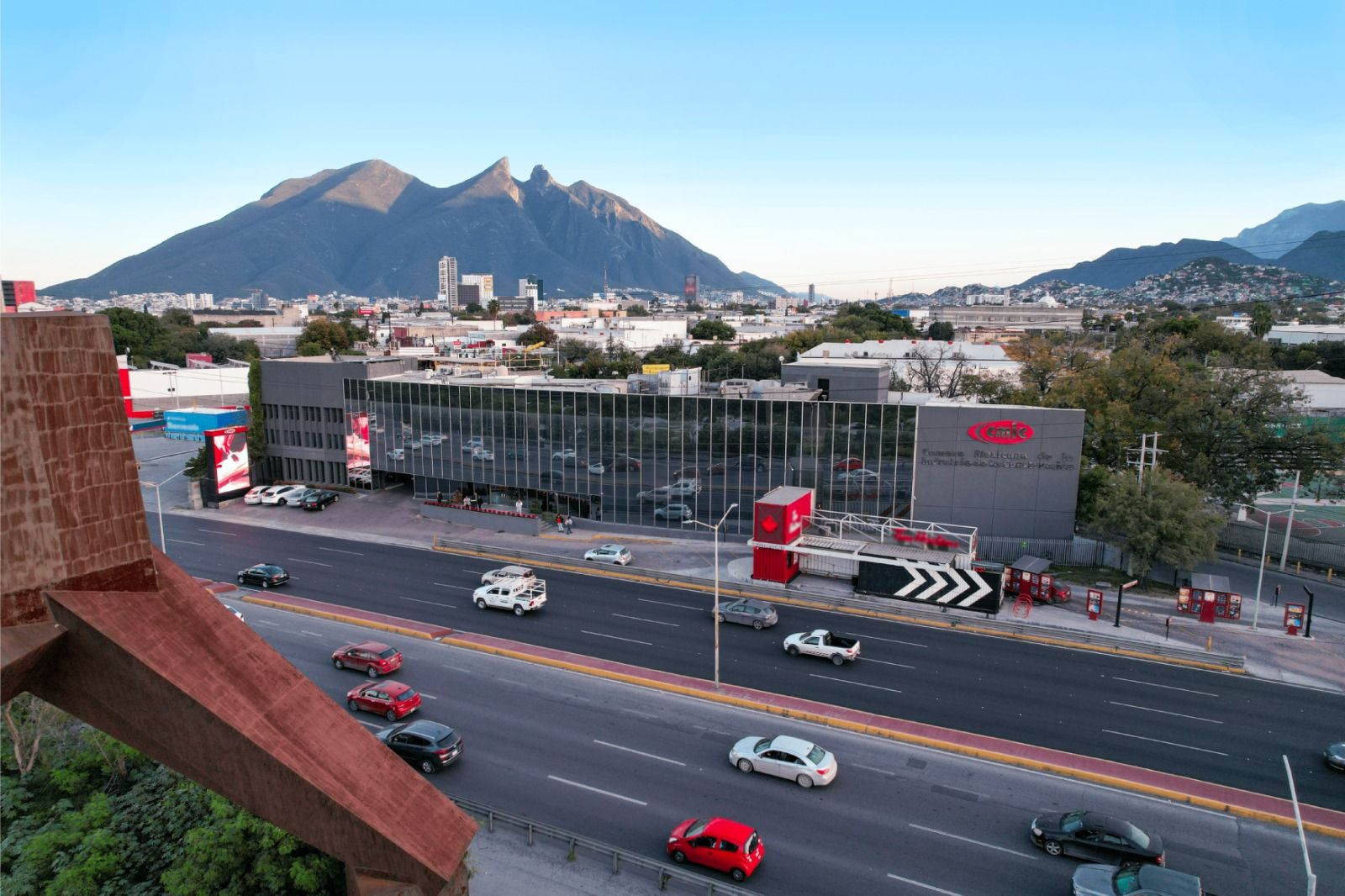 UANL y CMIC firman convenio para prácticas profesionales.jpg