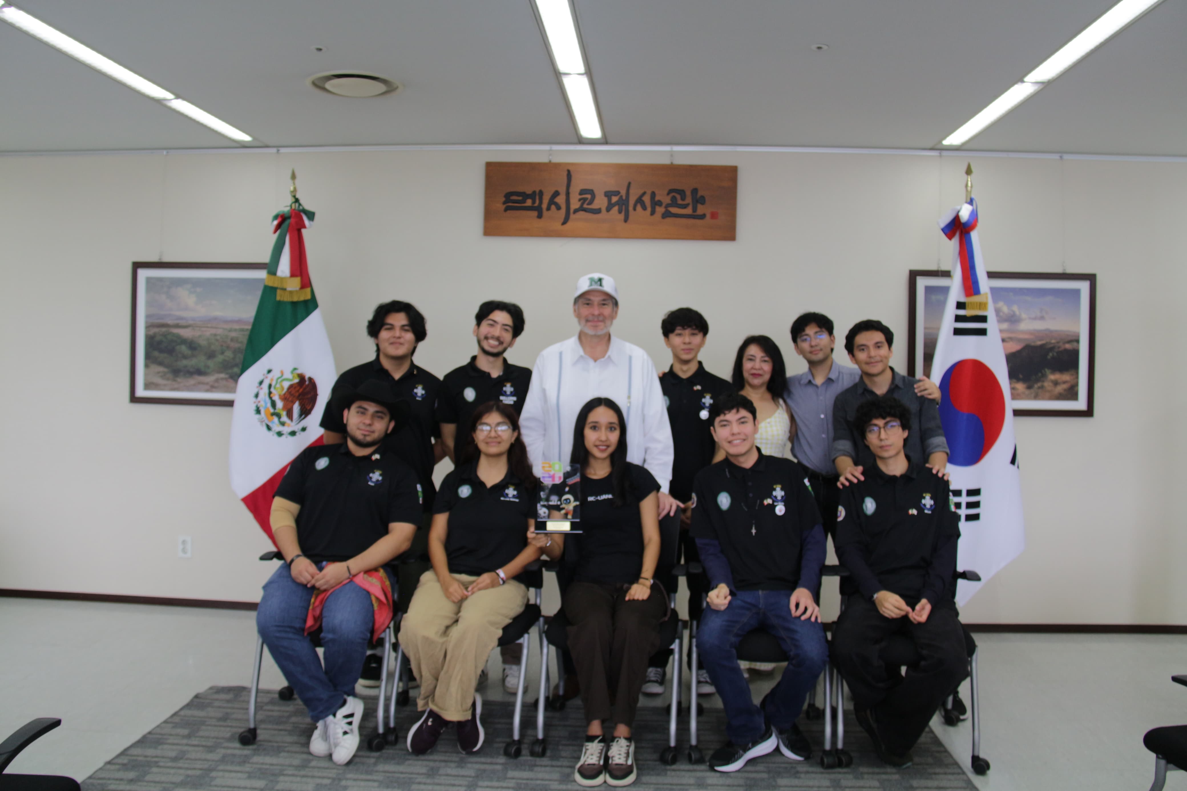 Visita al Embajador de México en Corea2.jpeg