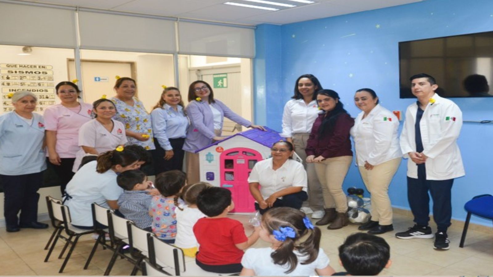 Visita presidenta del voluntariado Pemex el CENDI, Ciudad Madero