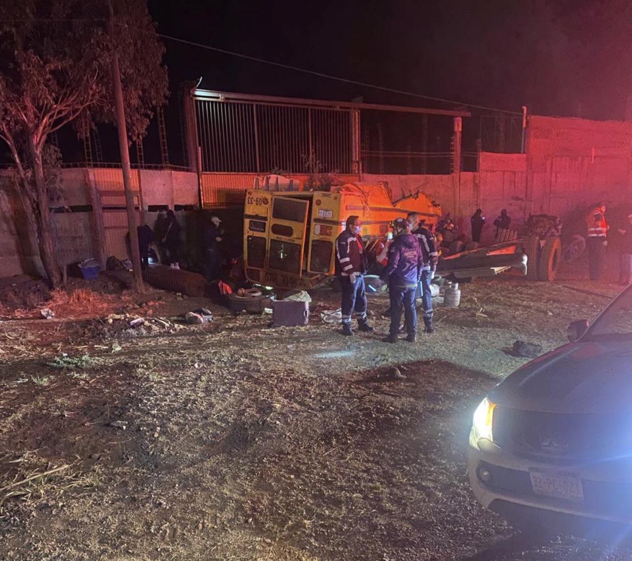 Volcadura deja cinco jornaleros muertos y 30 heridos en Zacatecas.jpg