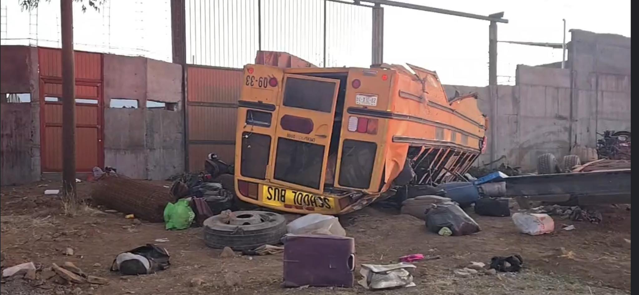 Volcadura deja cinco jornaleros muertos y 30 heridos en Zacatecas.jpg