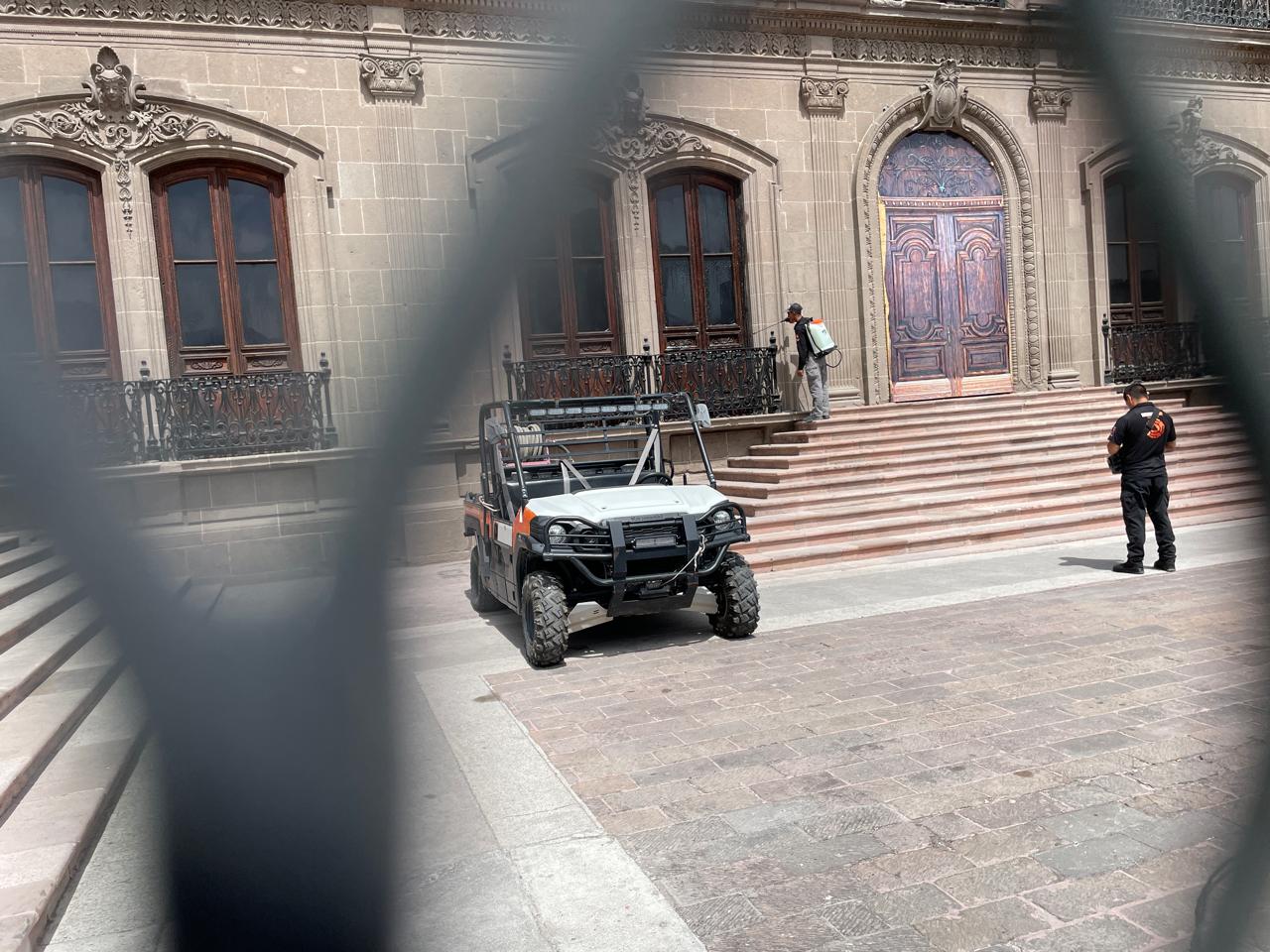 protegen-con-barricadas-y-tablas-fachadas-de-edificios