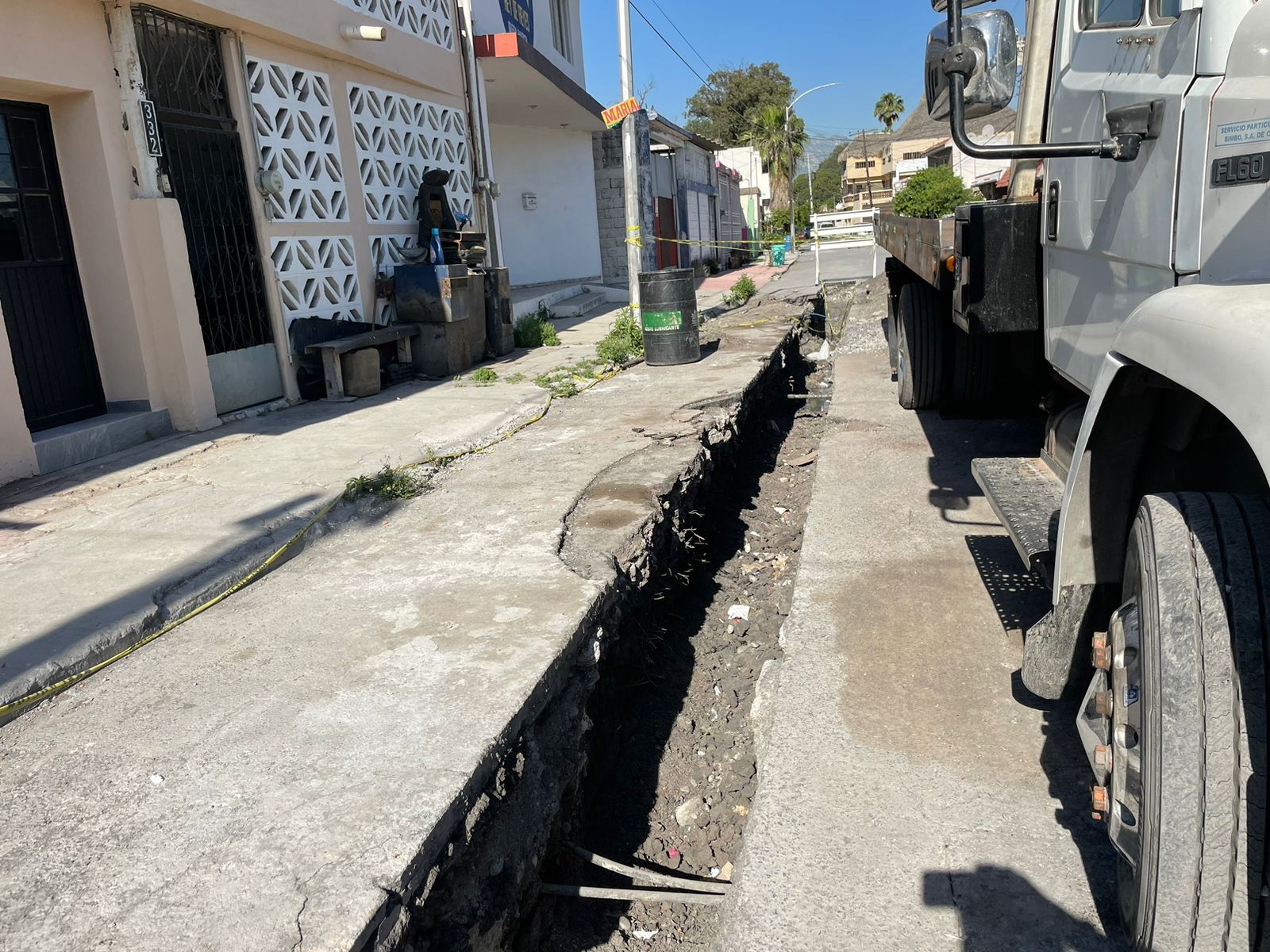 abandona-agua-y-drenaje-socavon-y-zanjas-en-monterrey-2.jpg
