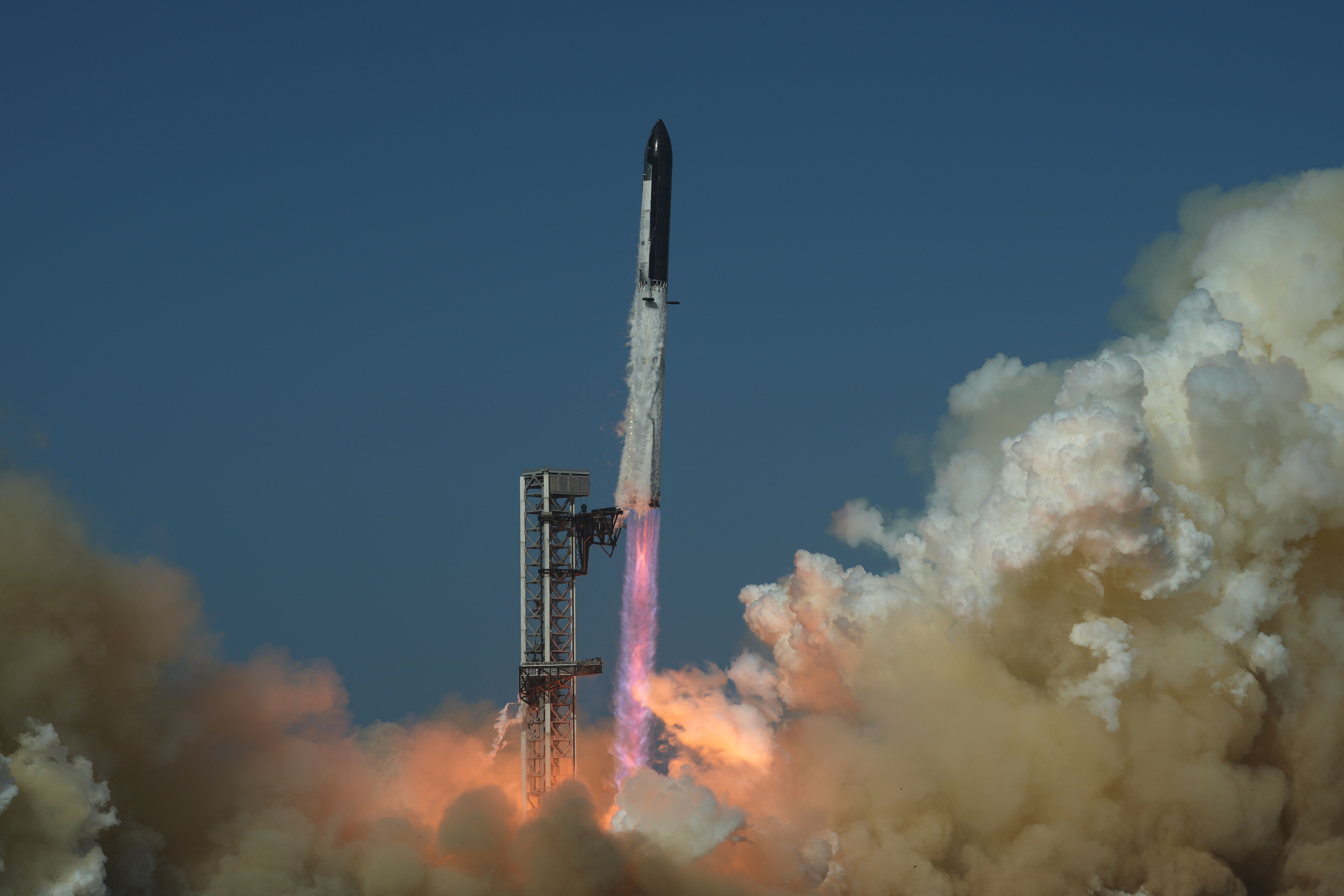 acciones-spacex-suben-aunque-directivos.jpg