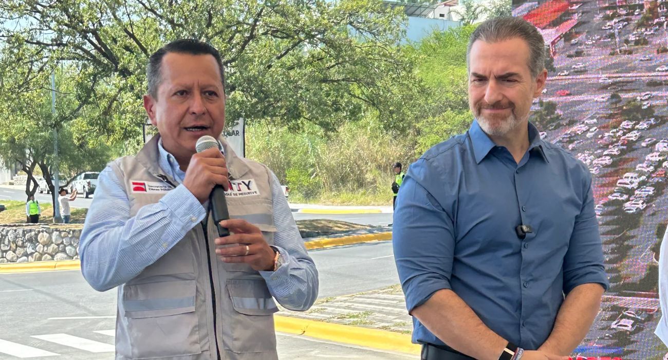 adrian-de-la-garza-correlones-carretera-nacional.jpg