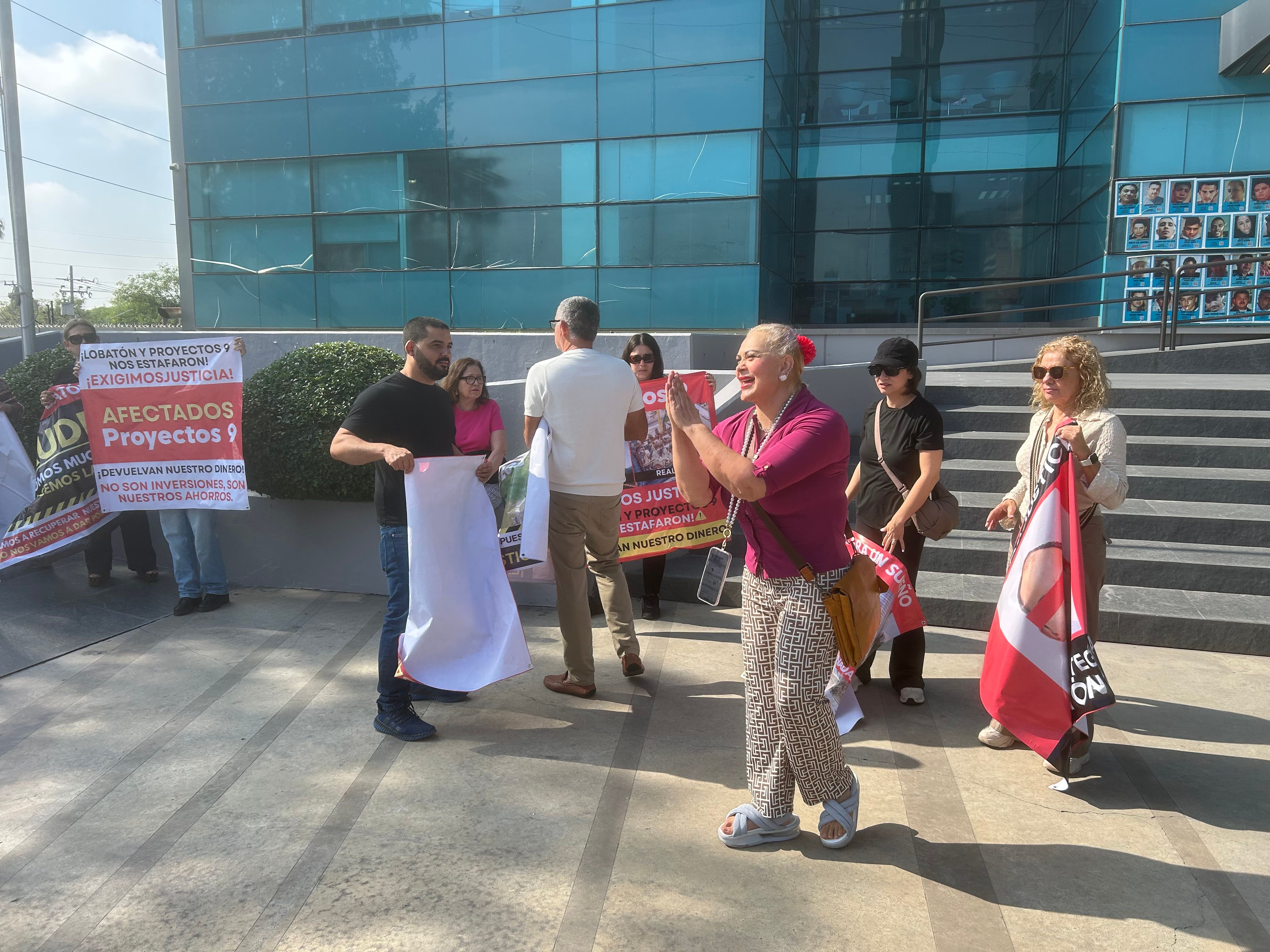 afectados-proyectos-9-se-manifiestan-en-fiscalia.jpg