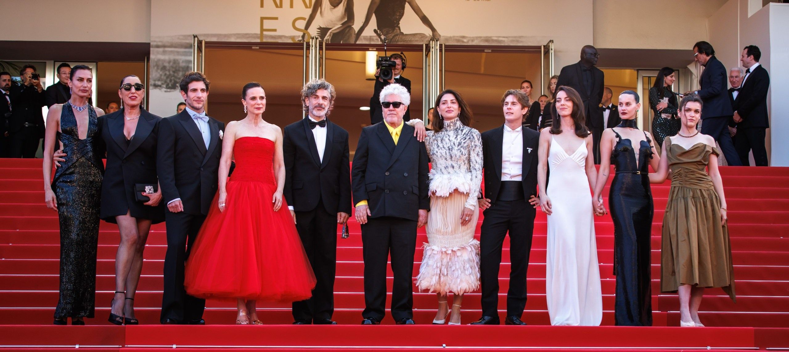amarga-navidad-pedro-almodovar-movistarplus-cannes-alfombra-roja-1-scaled___.jpg