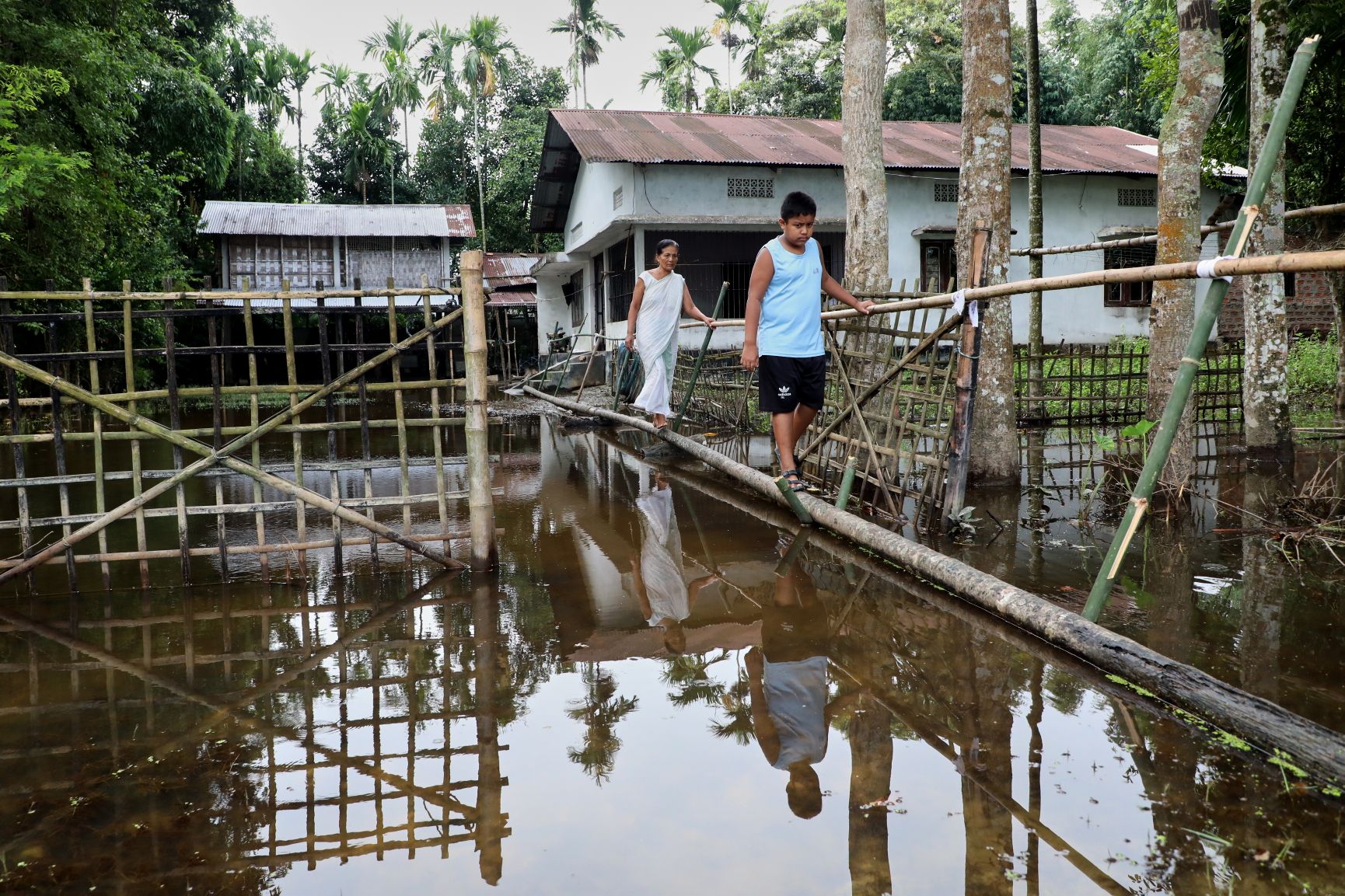 asciende-100-muertos-inundaciones-india.jpg