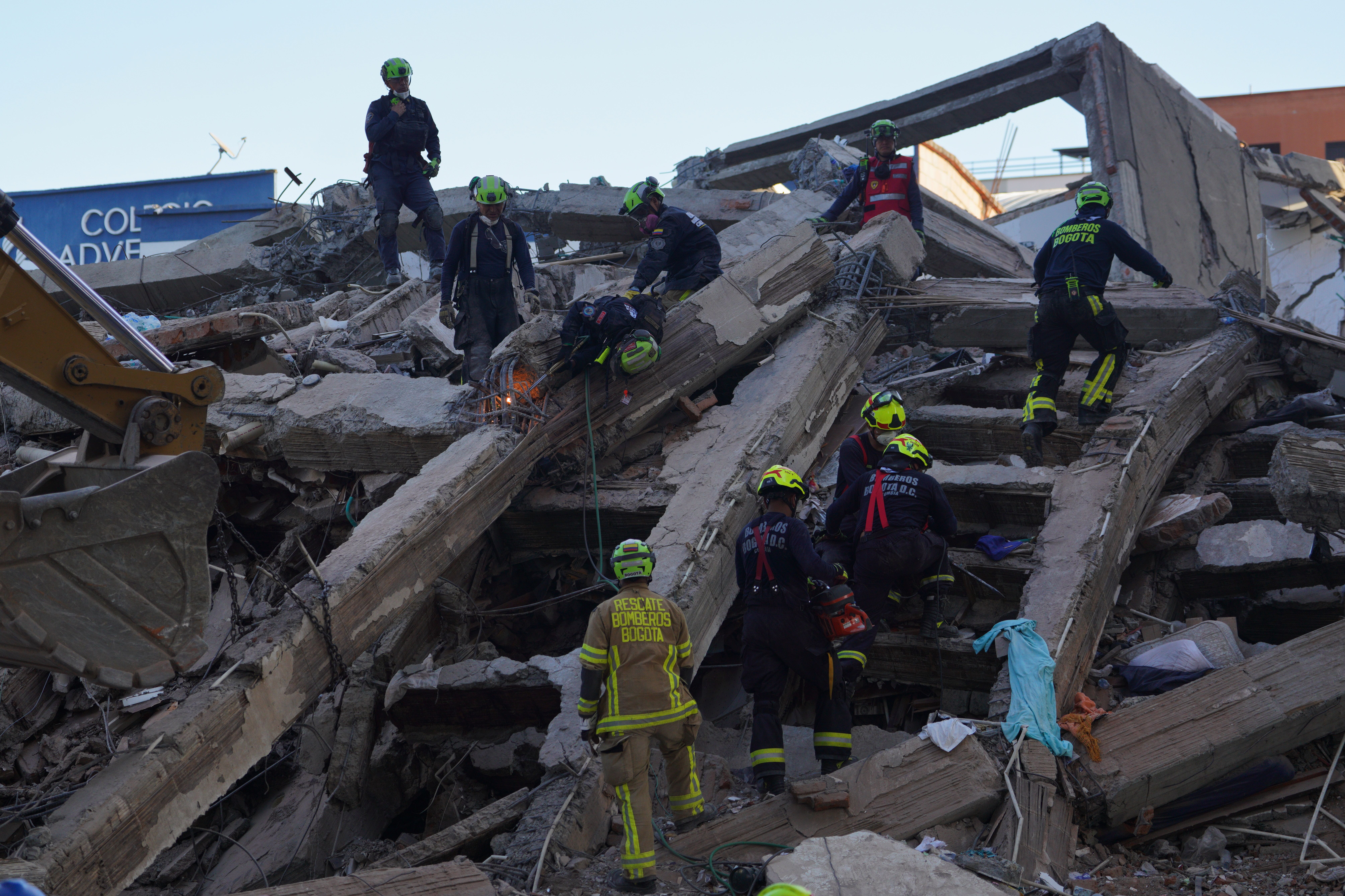 ascienden-169-muertos-por-terremoto-colombia.jpg