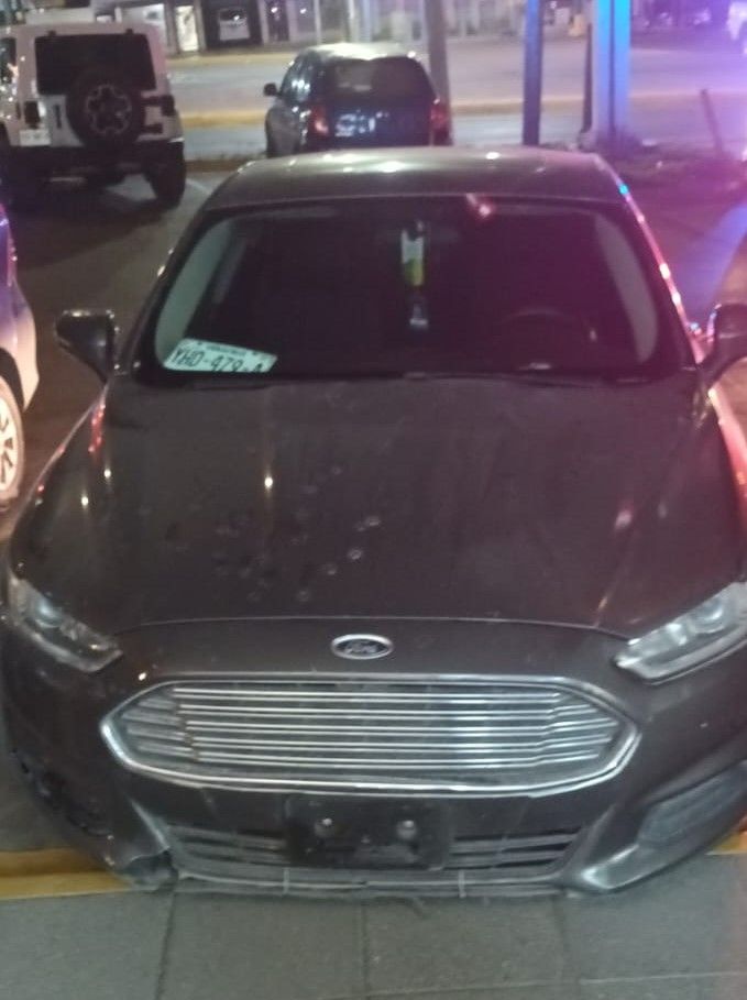 aseguran-carro-auto-placas-colgadas-monterrey-2.jpeg