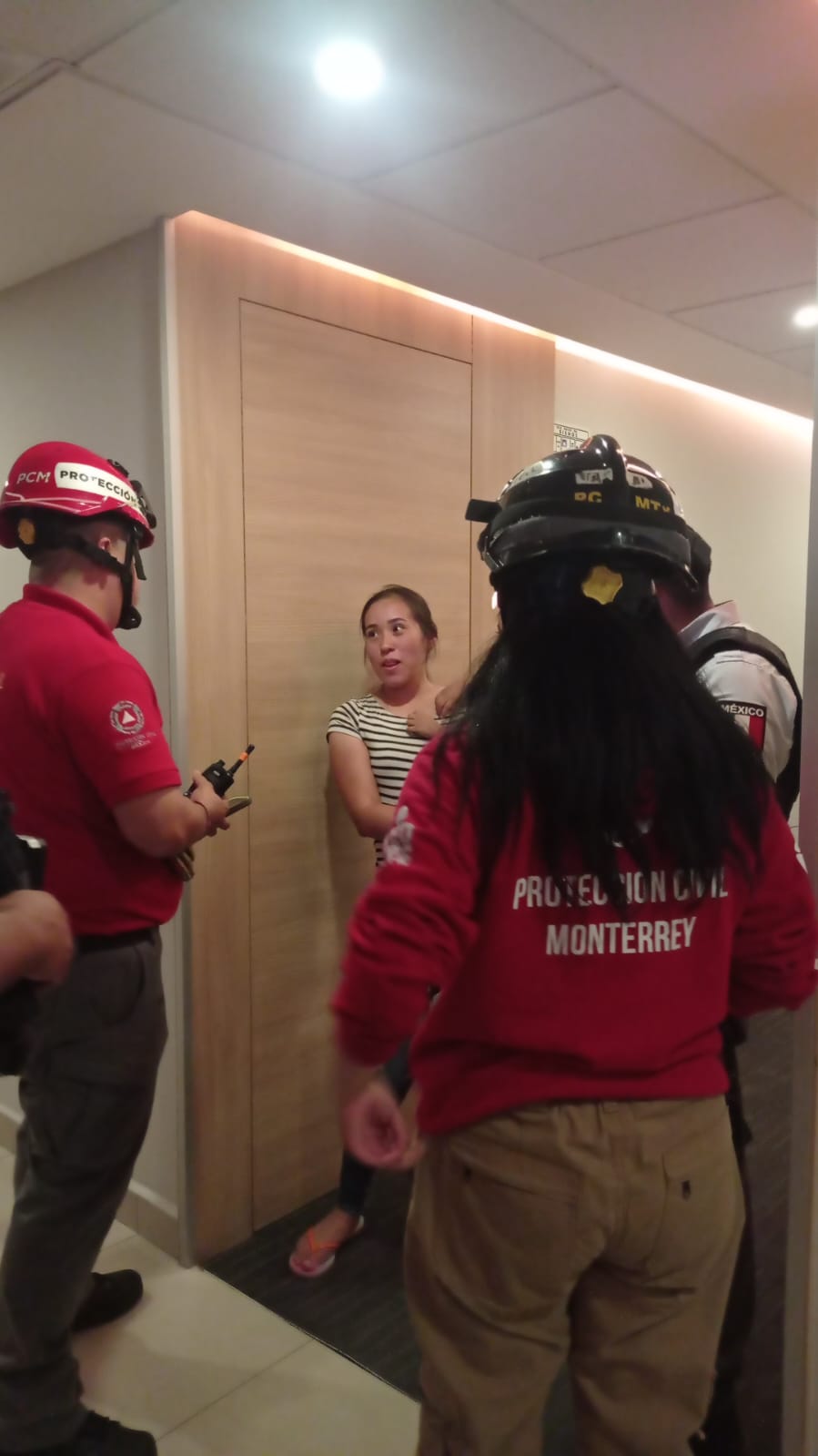 atrapadas-elevador-monterrey-3.jpg