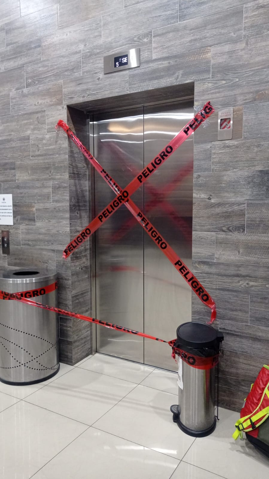 atrapadas-elevador-monterrey-5.jpg