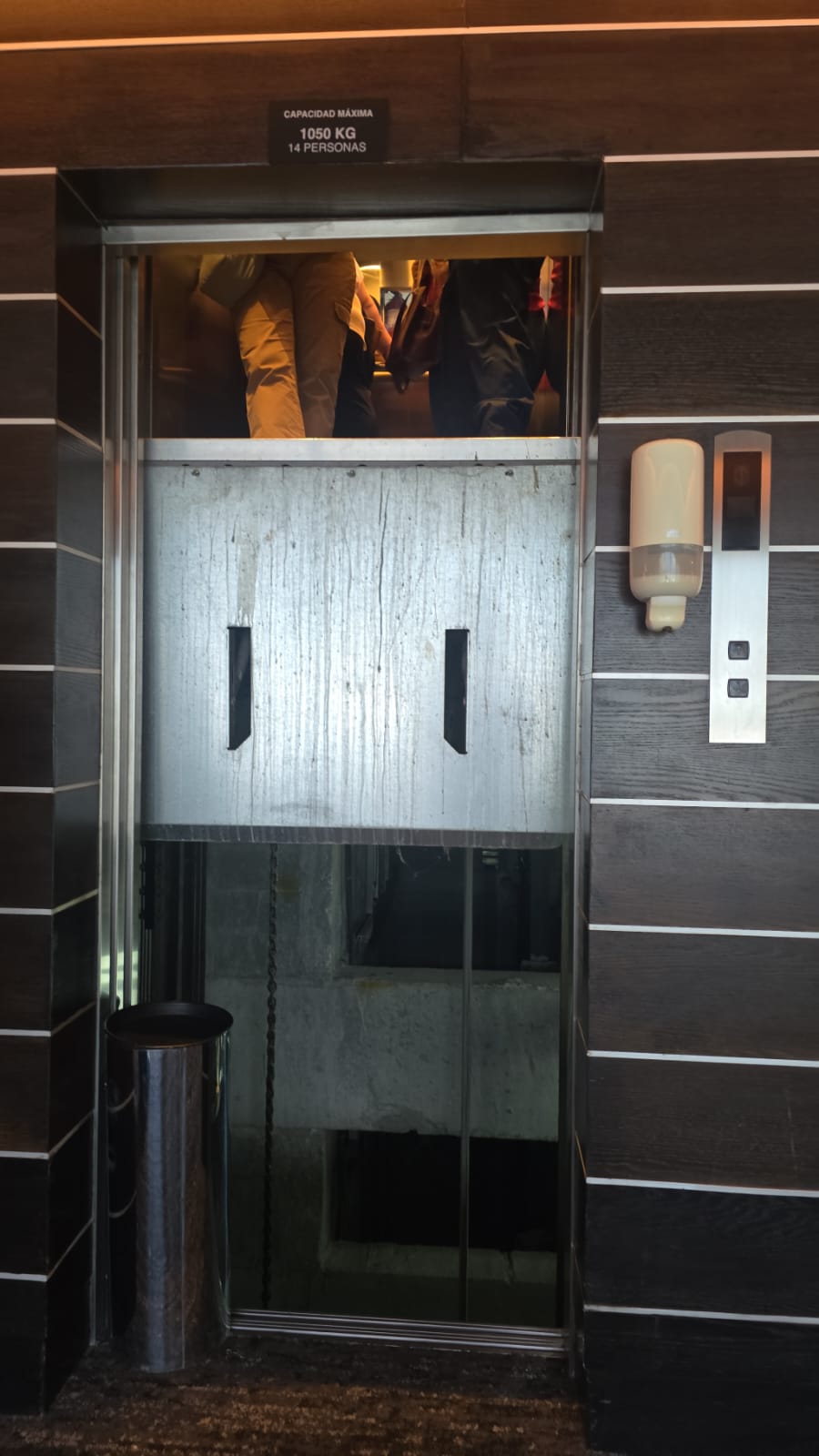 atrapados_en_elevador.jpeg