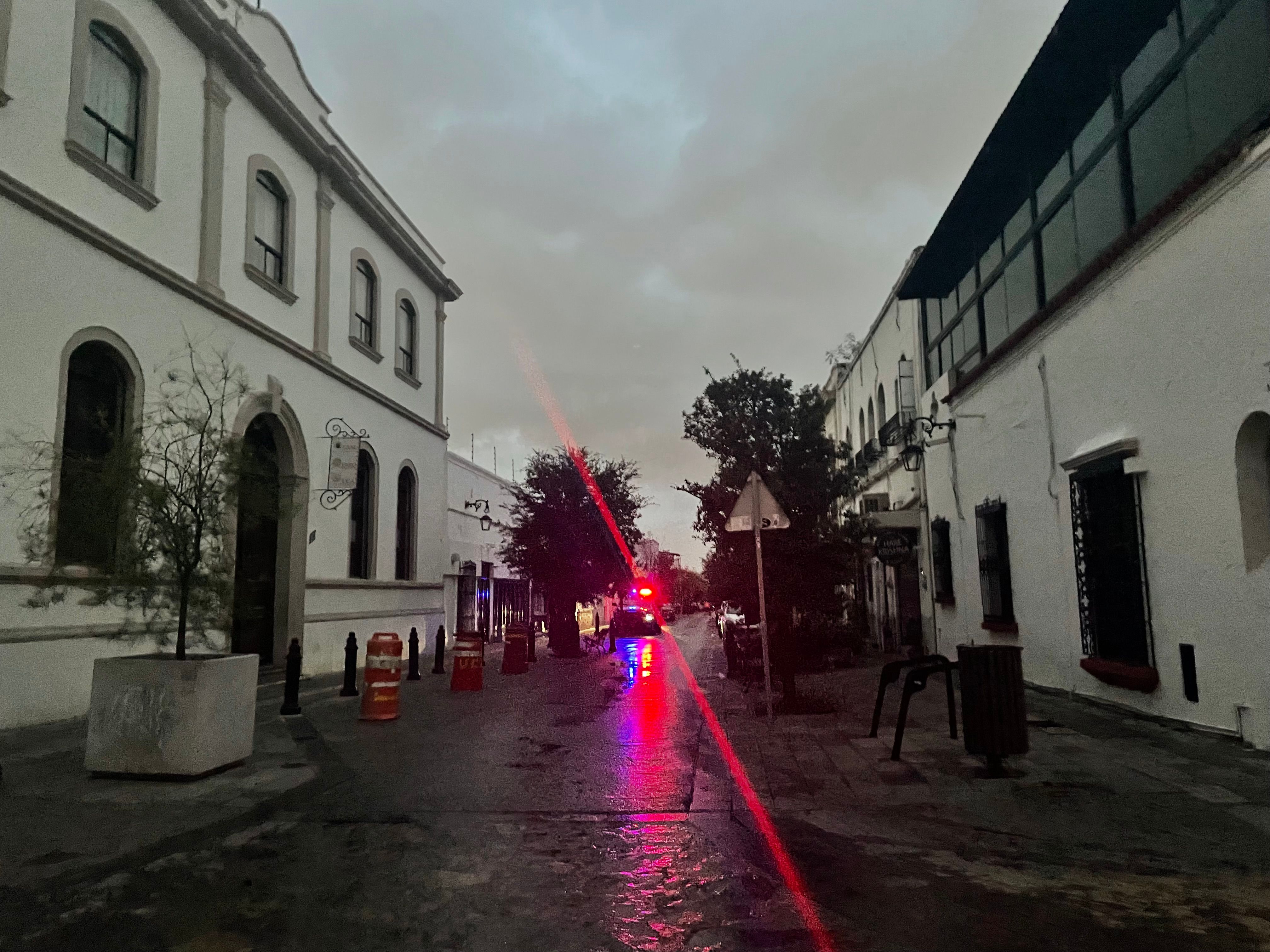 barrio sin luz transformador subterráneo explota.jpeg