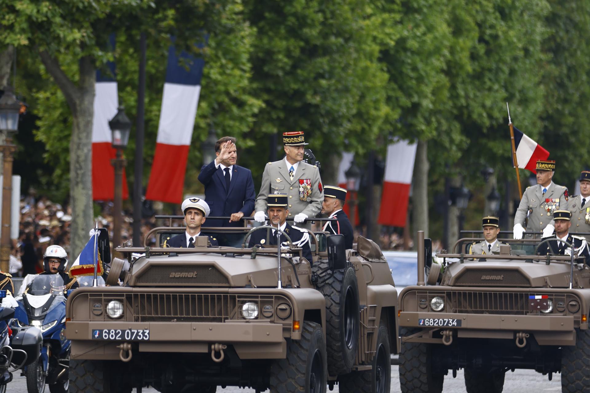 bastilla-francia-desfile2.jpg