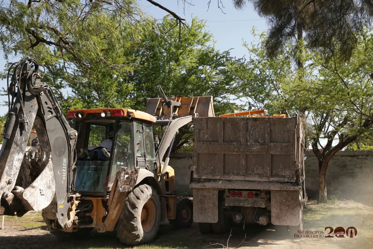 beto-granados-retira-estructura-jardin-de-niños.jpg