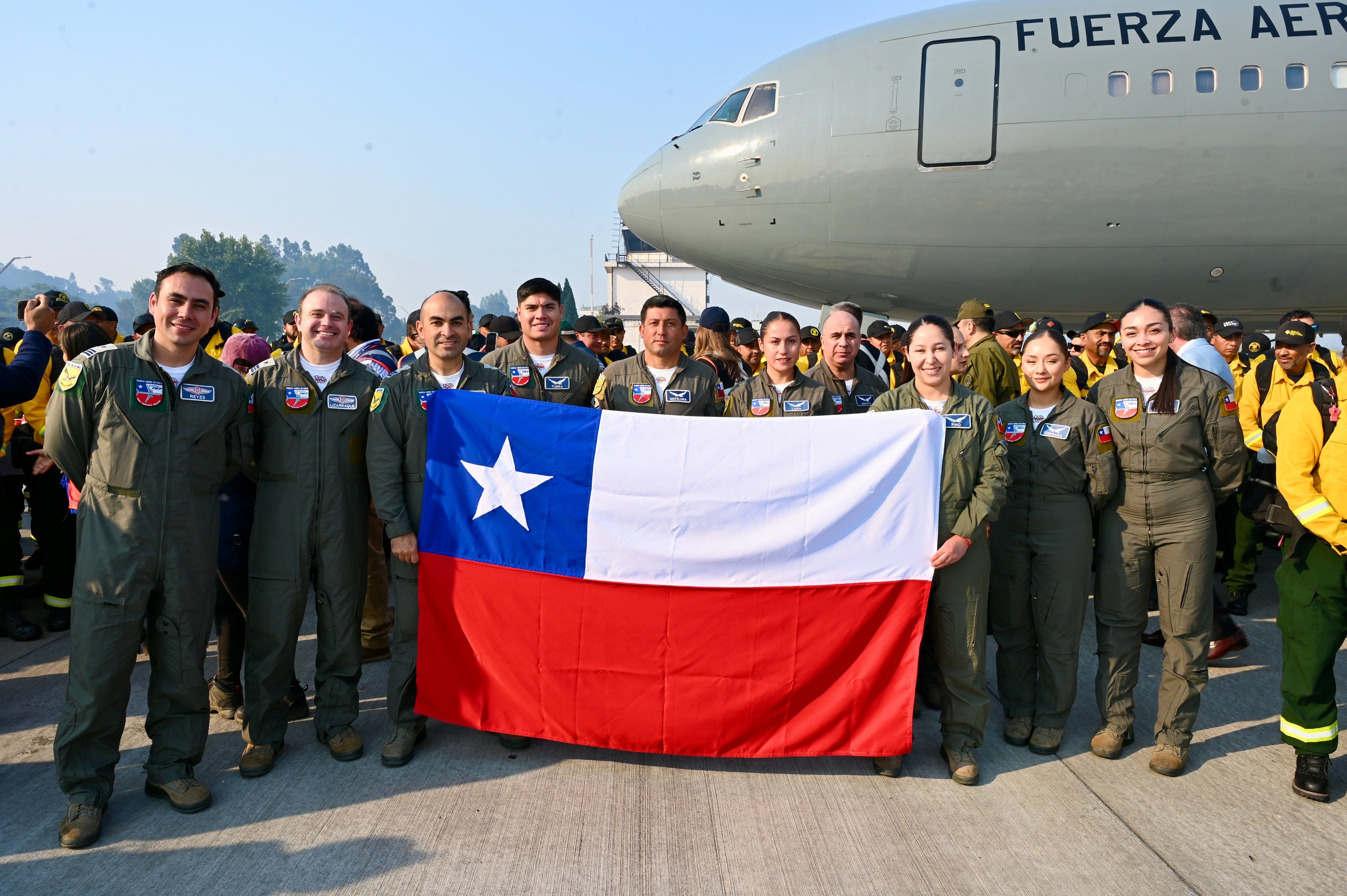 brigadistas mexicanos combaten incendio chile.jfif