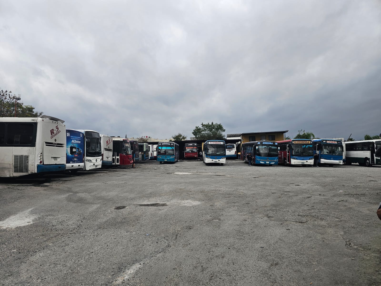 camión ruta urbana transporte público