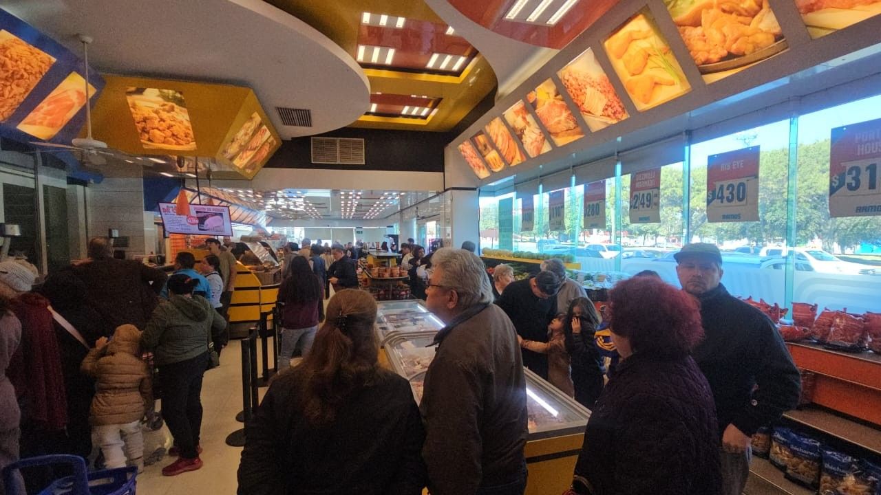 carniceria-con-mucha-gente .jpg