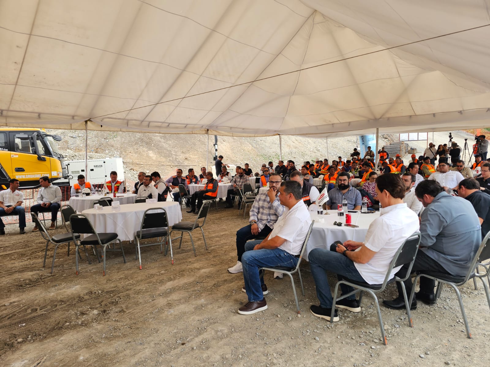 celebran-constructores-dia-de-la-santa-cruz.jpg