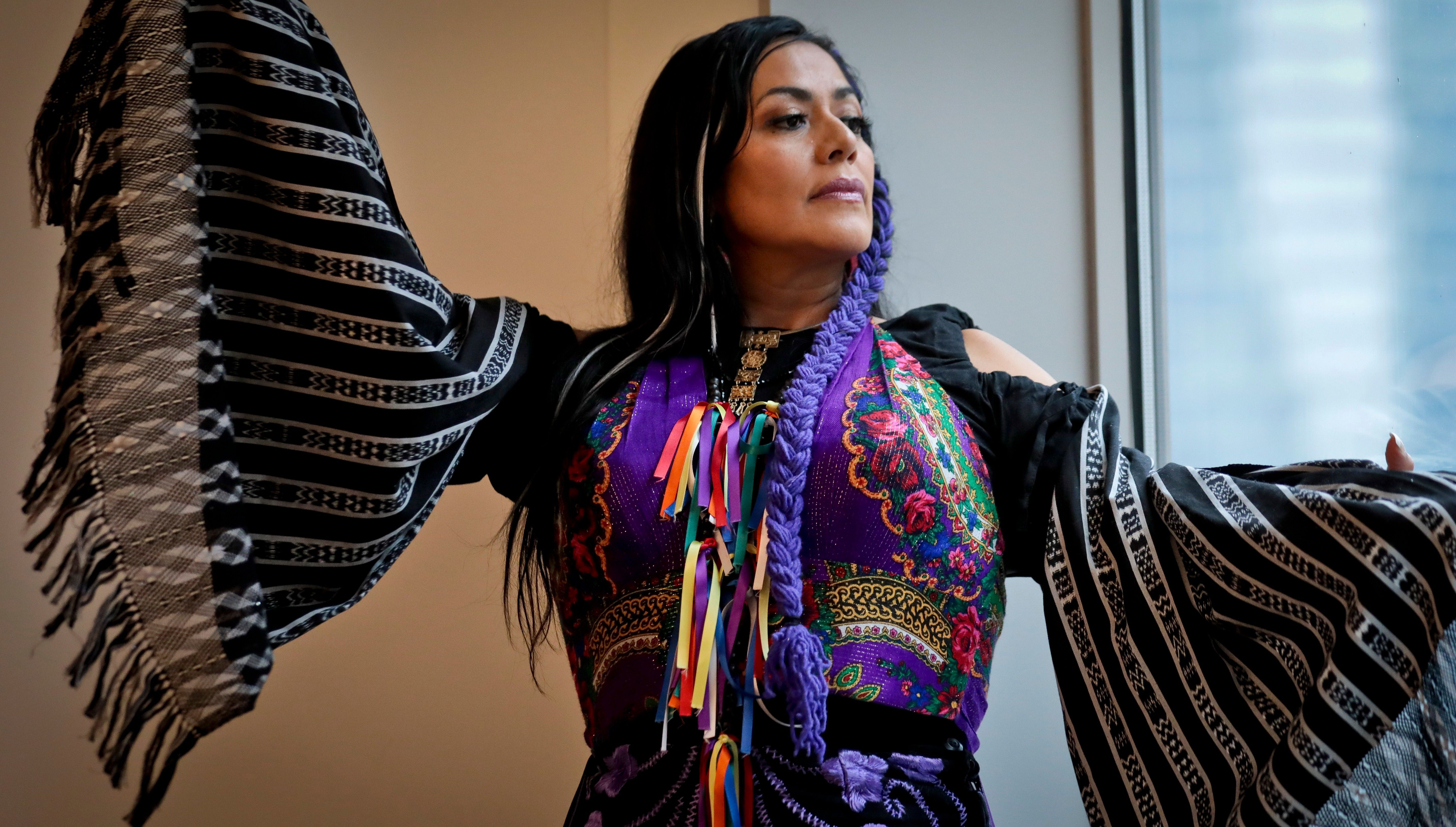 cespedes-alaska-lila-downs-premio-a-la-excelencia.jpg