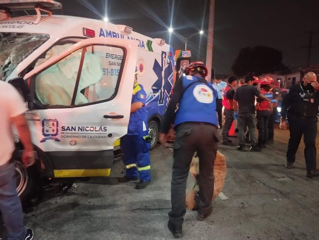 choca-a-ambulancia-y-deja-cuatro-heridos-en-san-nicolas-2.jpeg