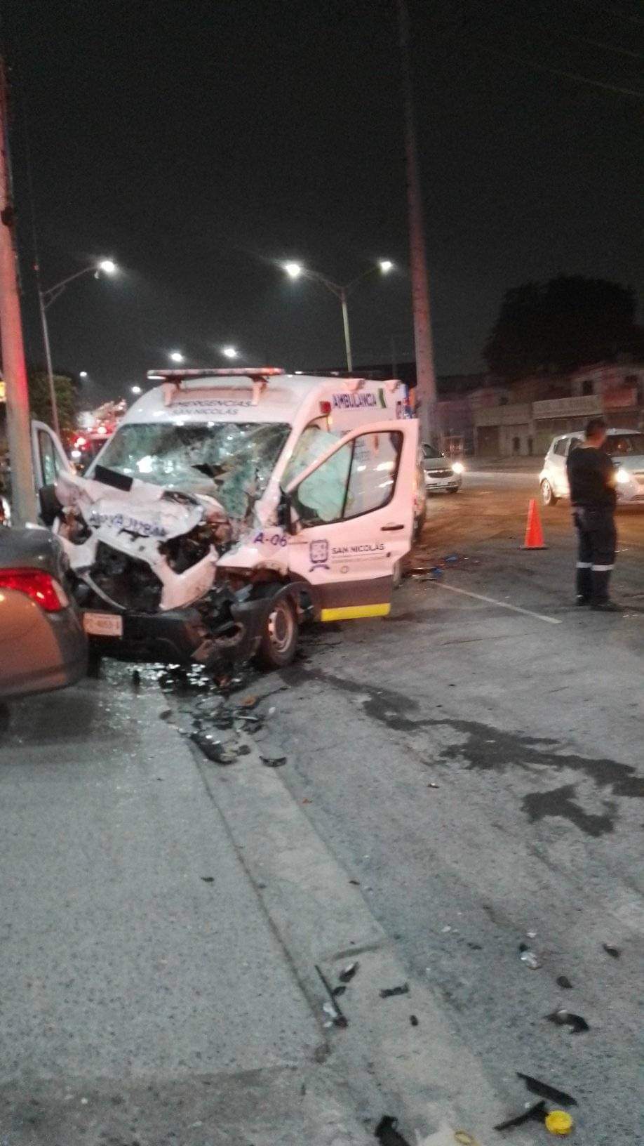 choca-a-ambulancia-y-deja-cuatro-heridos-en-san-nicolas-3.jpeg