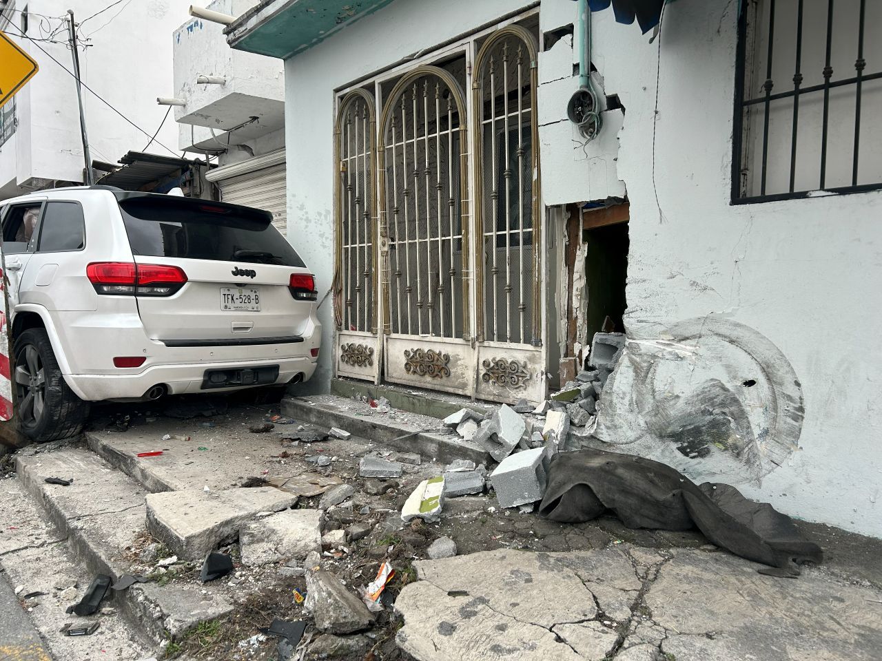 choque-jeep-casa1.jpg