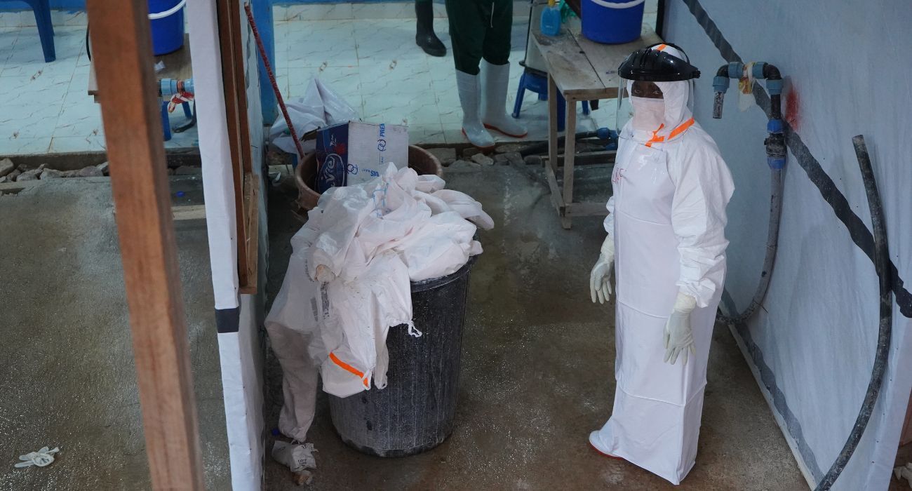 contabilizan-casi-1000-muertes-por-brote-ebola.jpg