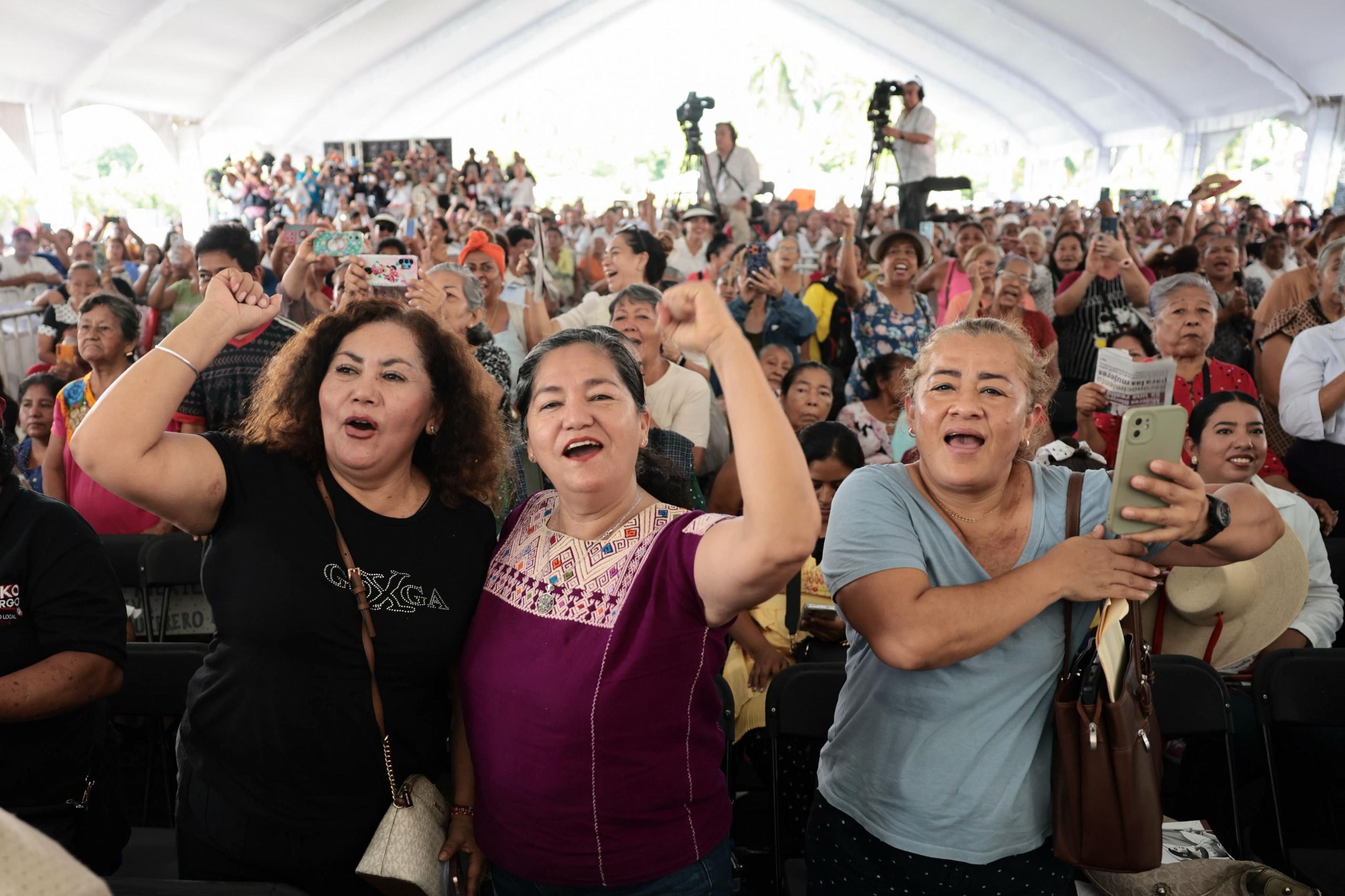 cuando-caminamos-juntas-sheinbaum.jpg