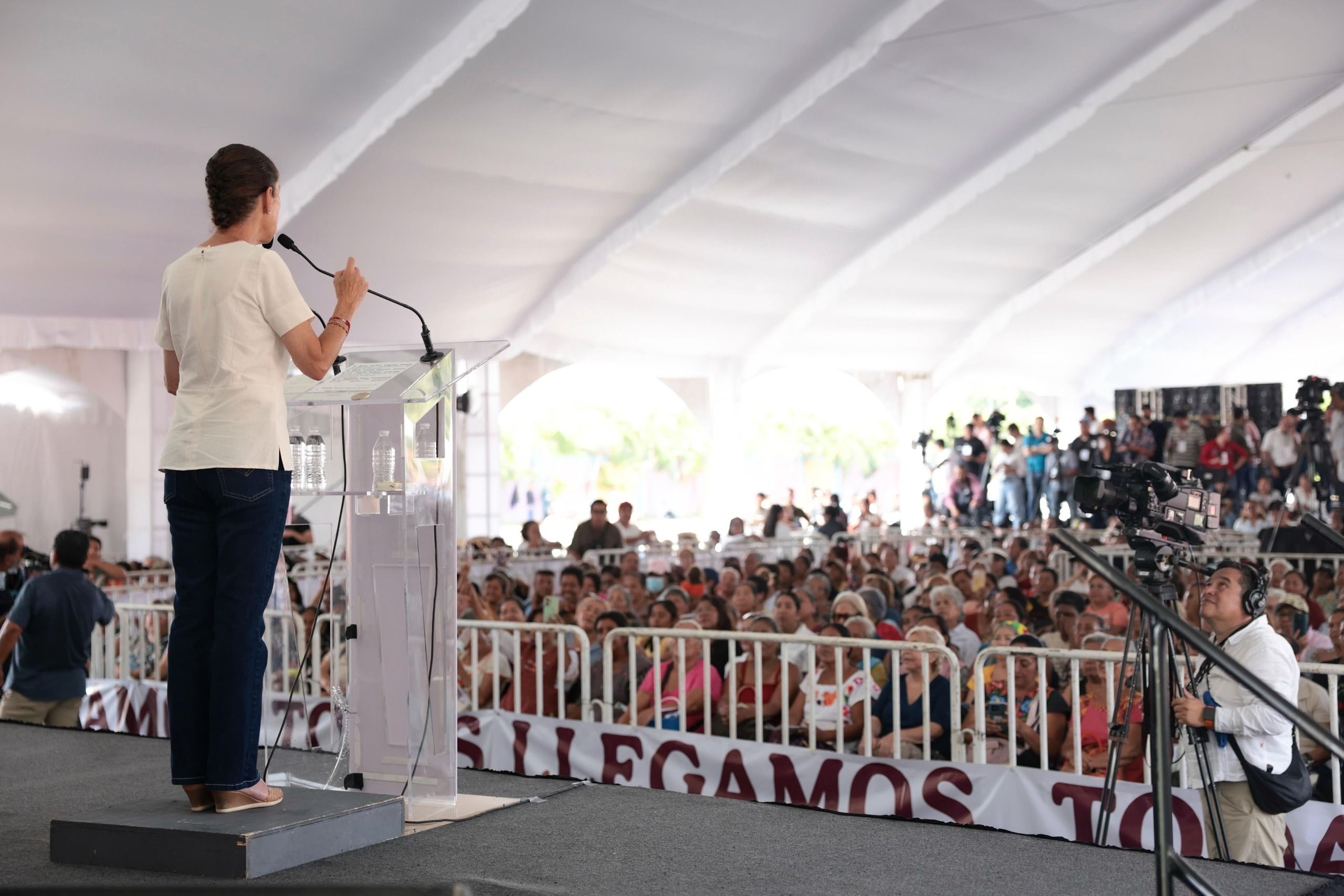 cuando-caminamos-juntas-sheinbaum.jpg