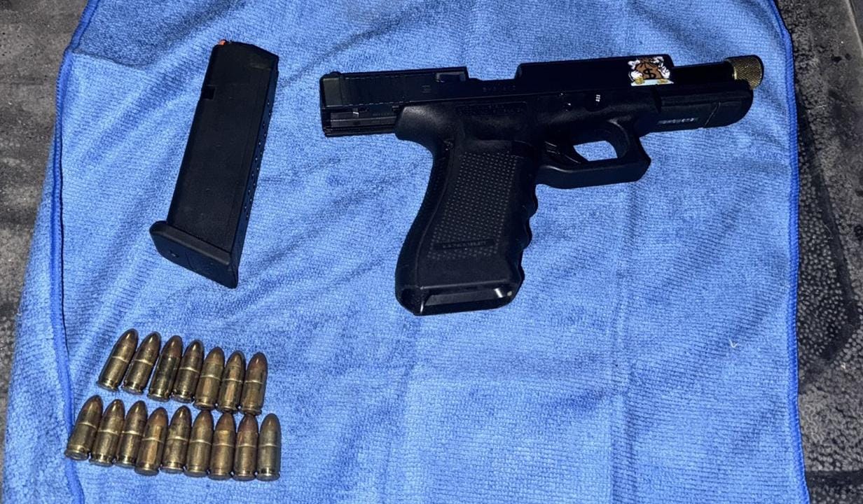 detenido-pistola-operativo.jpeg