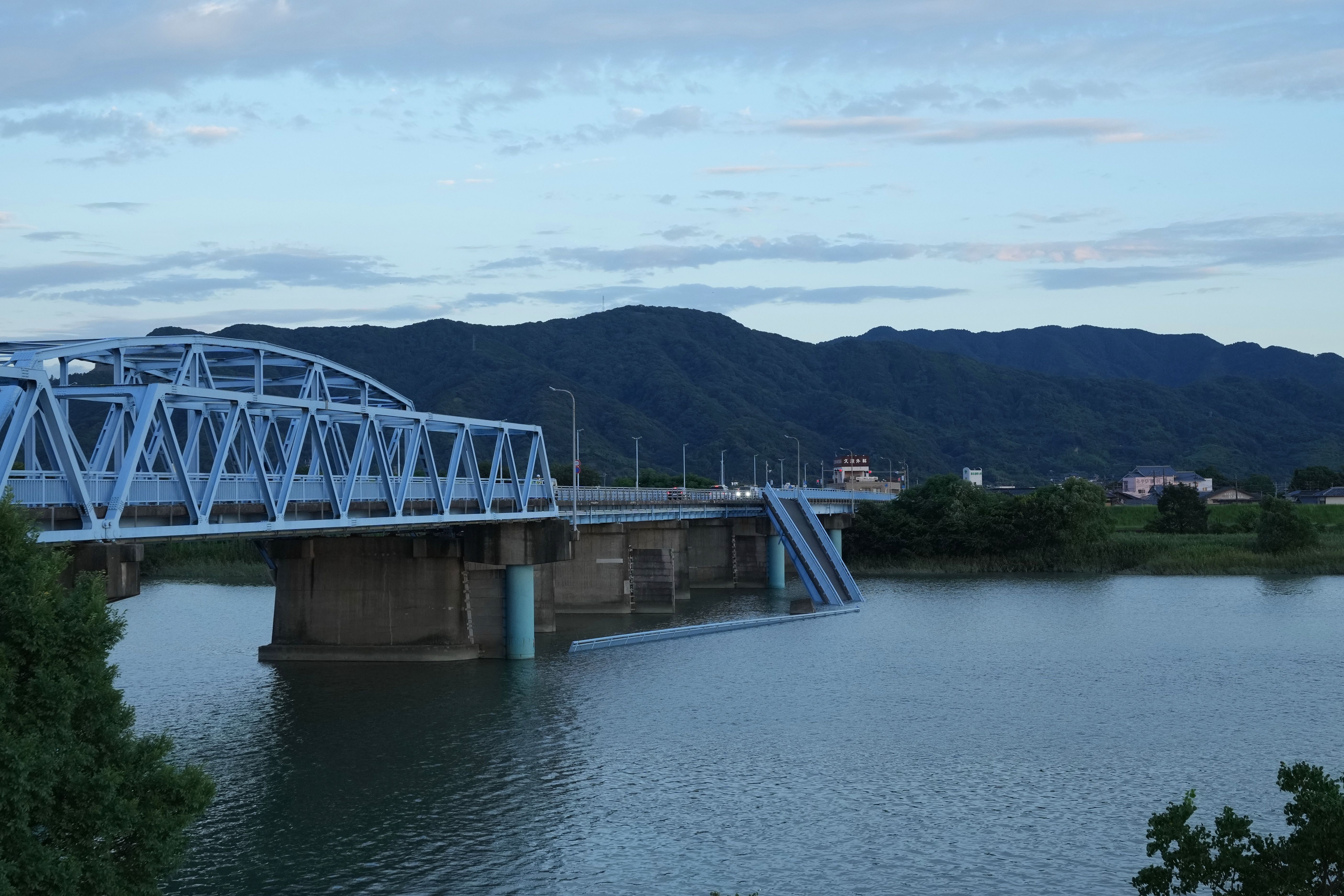 devastador-panorama-por-sismo-30-muertos-japon.jpg
