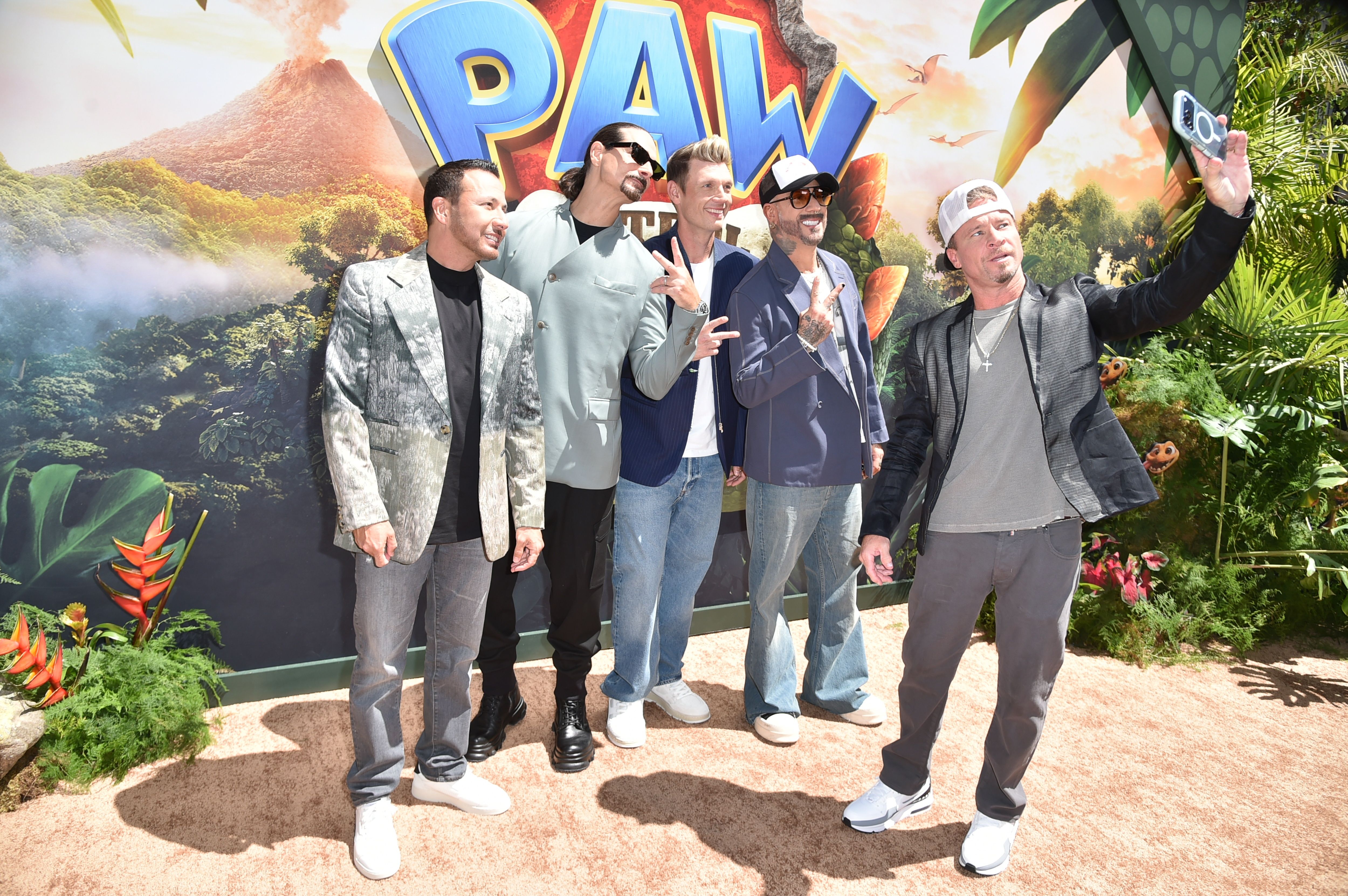 dinosaurios-vuelven-rugir.jpg