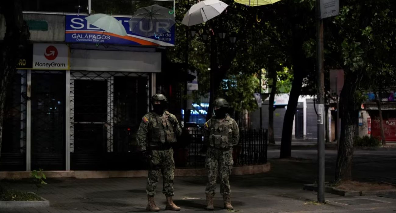 ecuador toque de queda