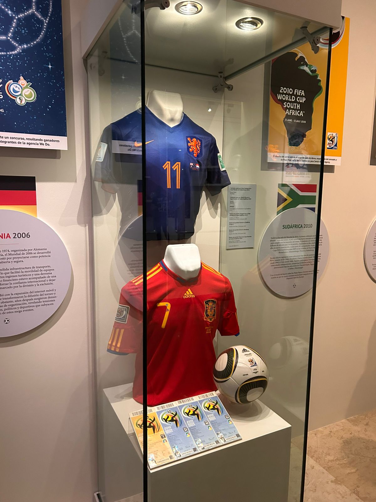 el-mundo-mira-un-balon.jpg