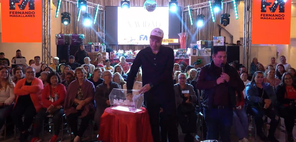 el senador Waldo Fernández encabezó una posada navideña en el municipio de Cadereyta.JPG