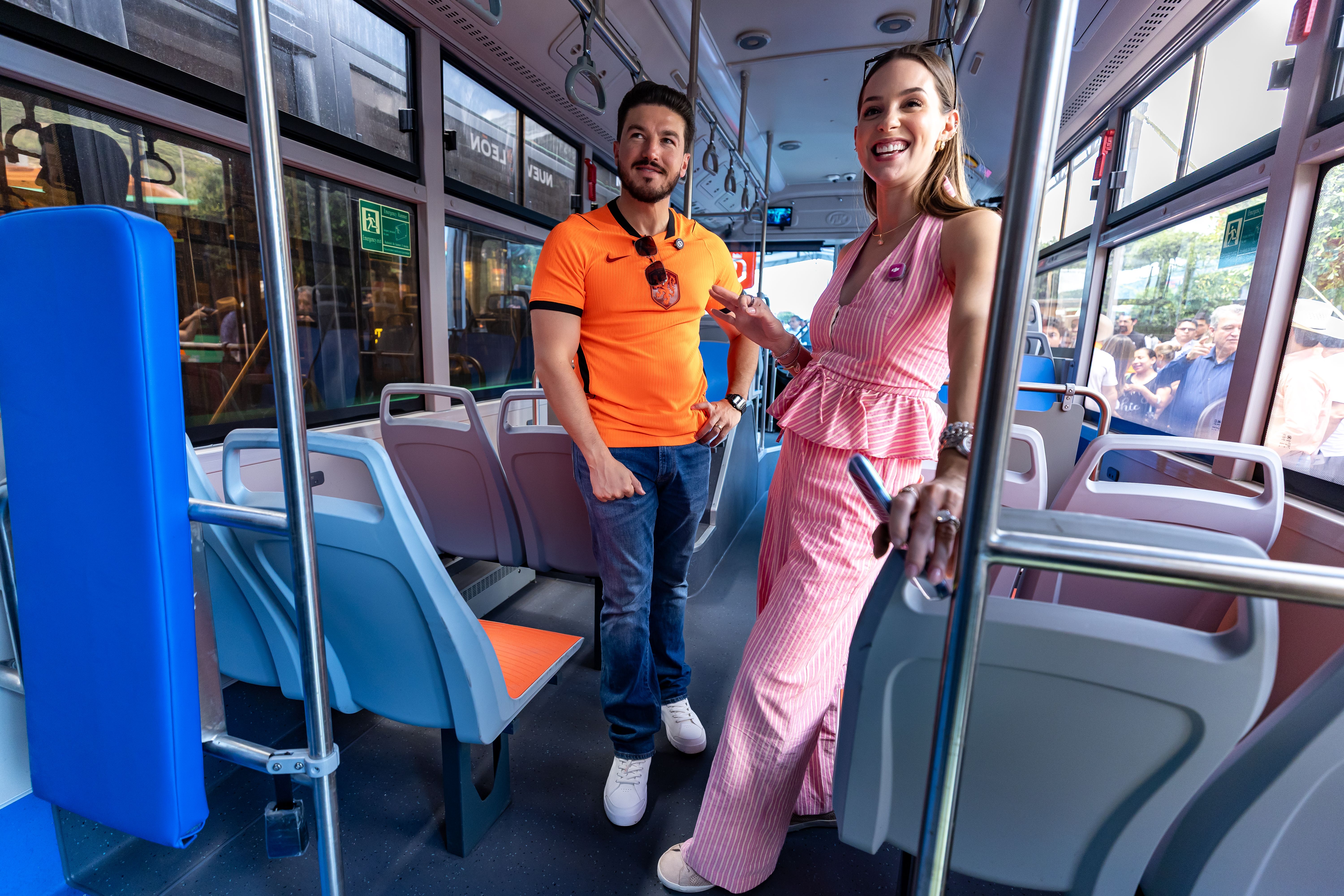 entrega-samuel-garcia-nuevas-unidades-de-transporte.jpg
