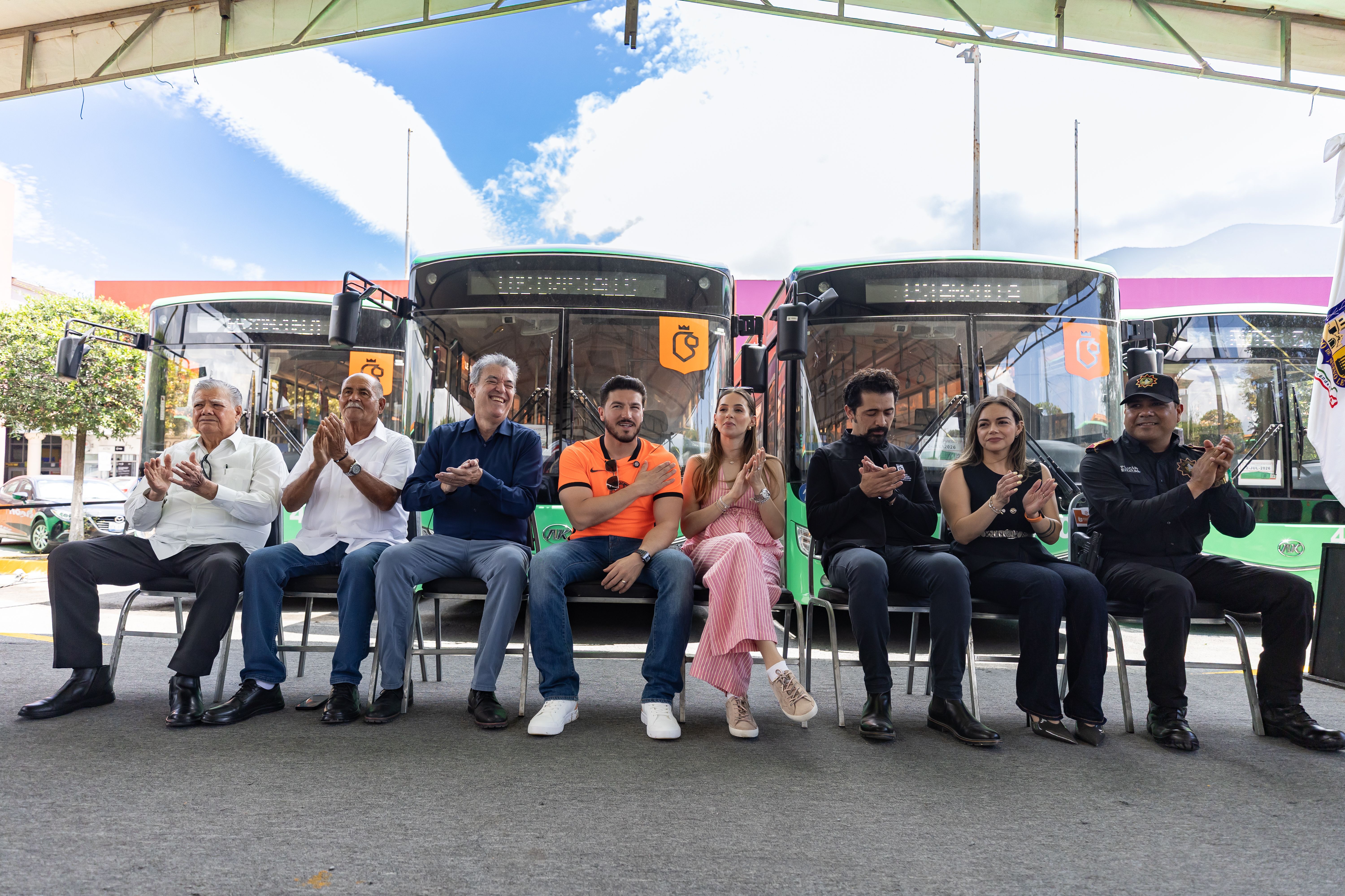 entrega-samuel-garcia-nuevas-unidades-de-transporte.jpg