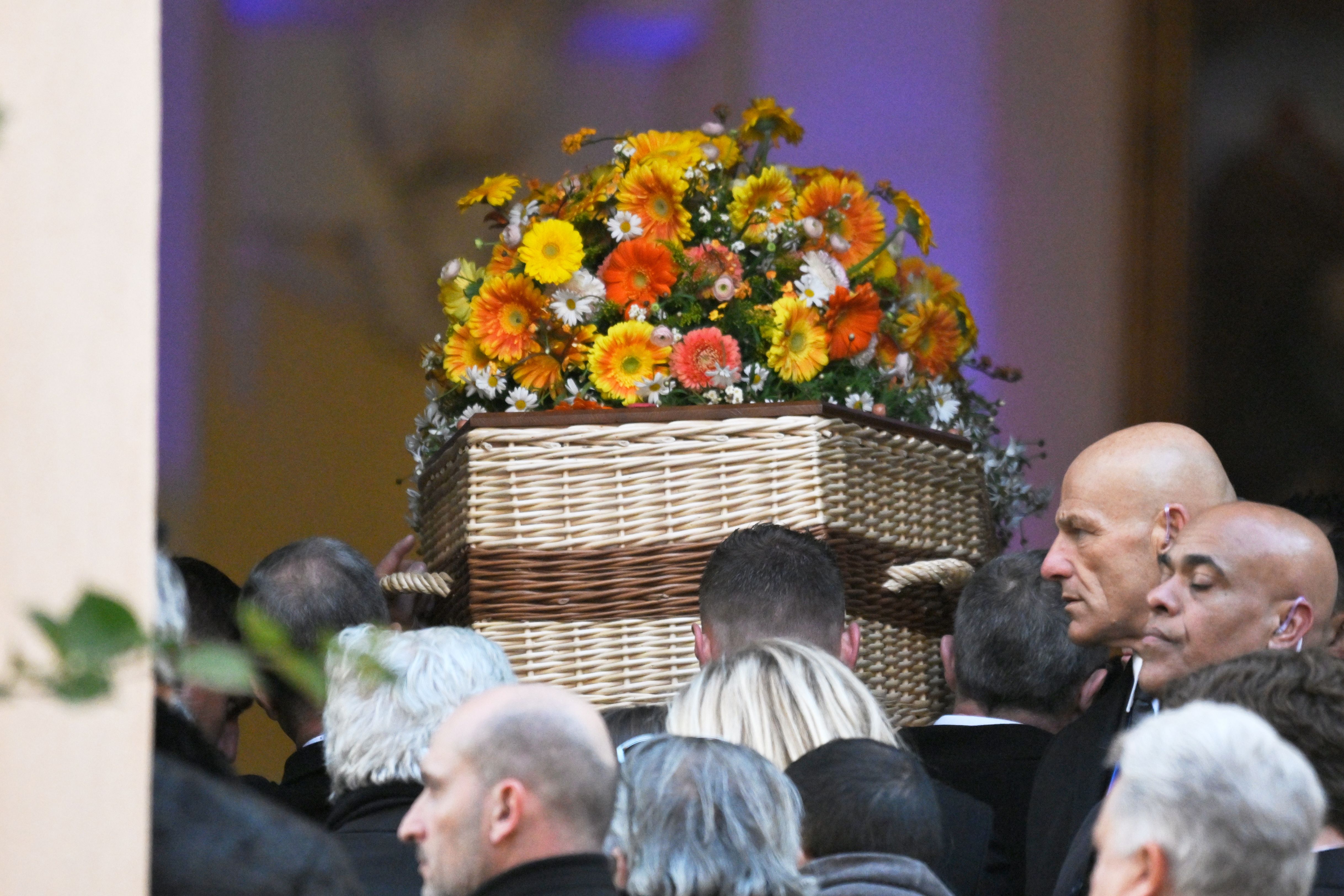 escena-brigitte-bardot-funeral.jpg