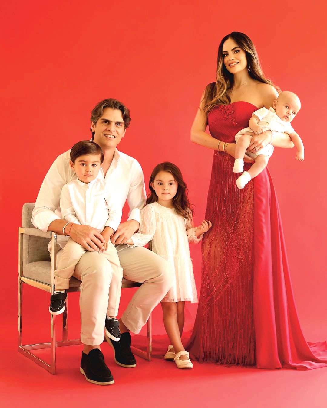 escena-ximena-navarrete-familia.jpg