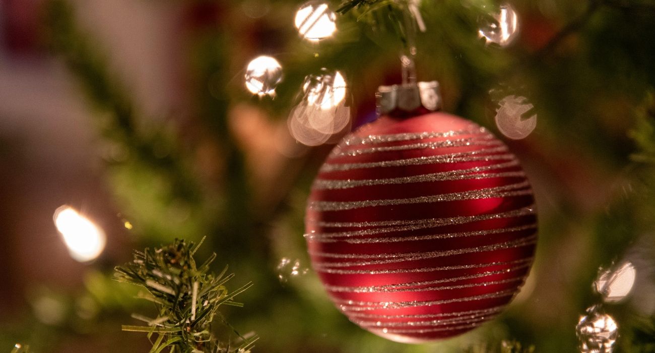 esferas y su vinculo con el paraíso significado navidad arbol.jpg