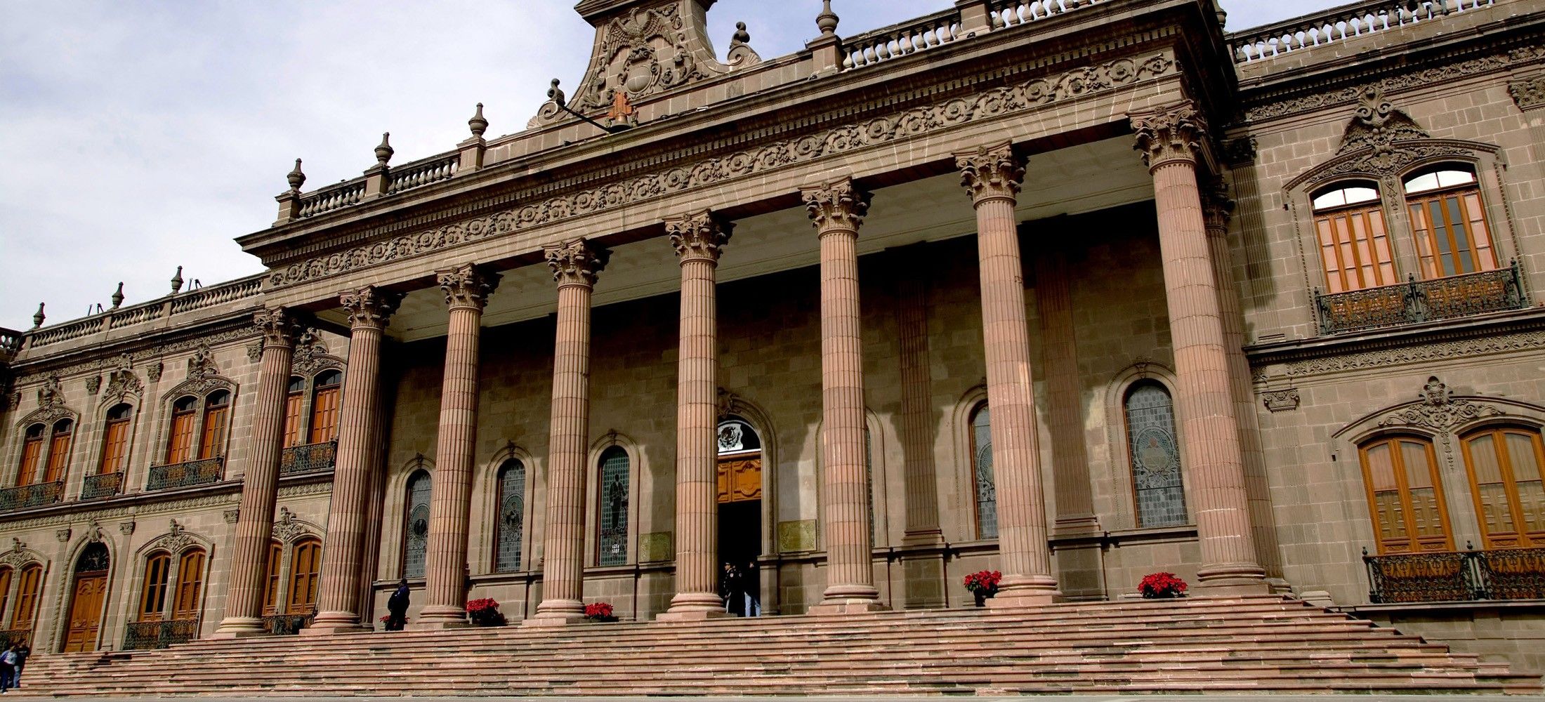 fachada_palacio_1.jpg