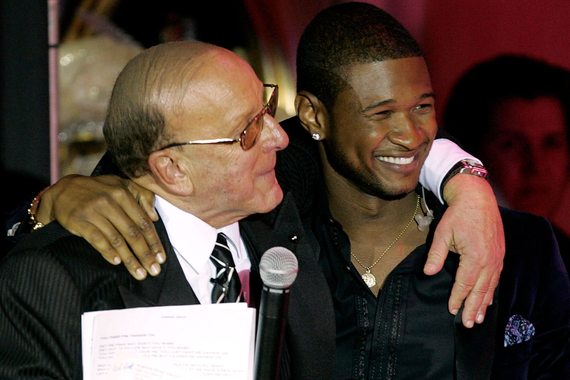 fallece-clive-davis.jpg