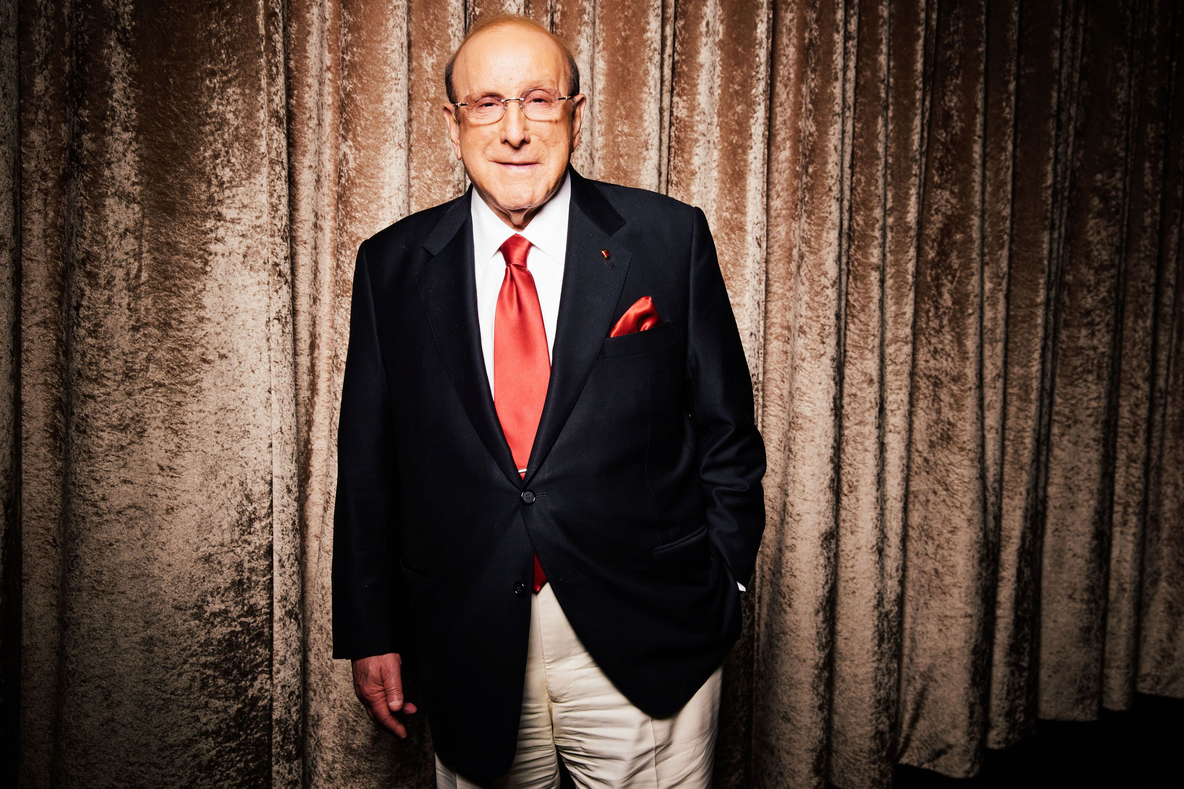 fallece-clive-davis.jpg